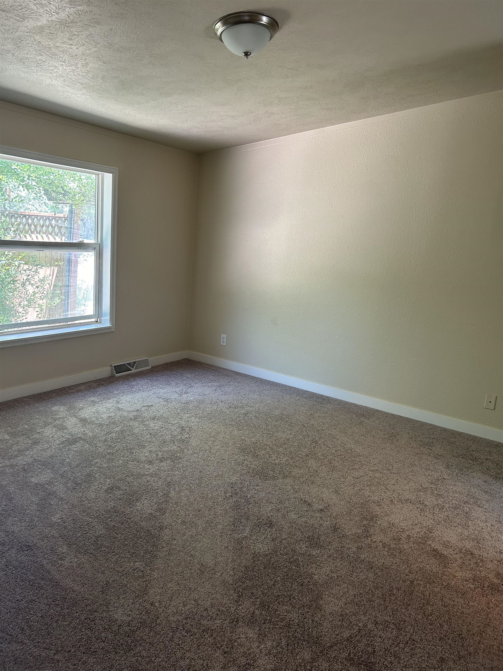301 Pine Street Property Photo 3