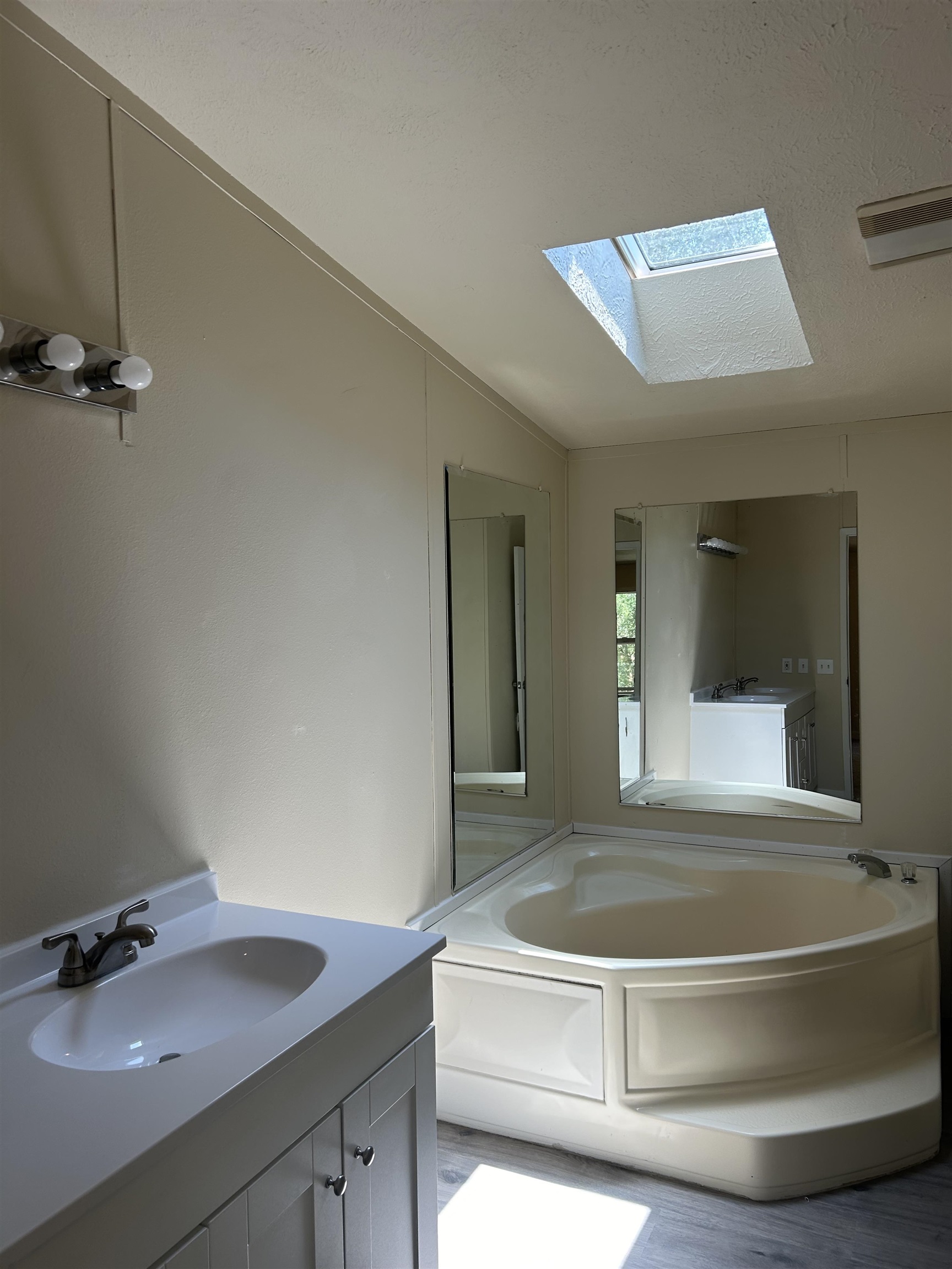 301 Pine Street Property Photo 8