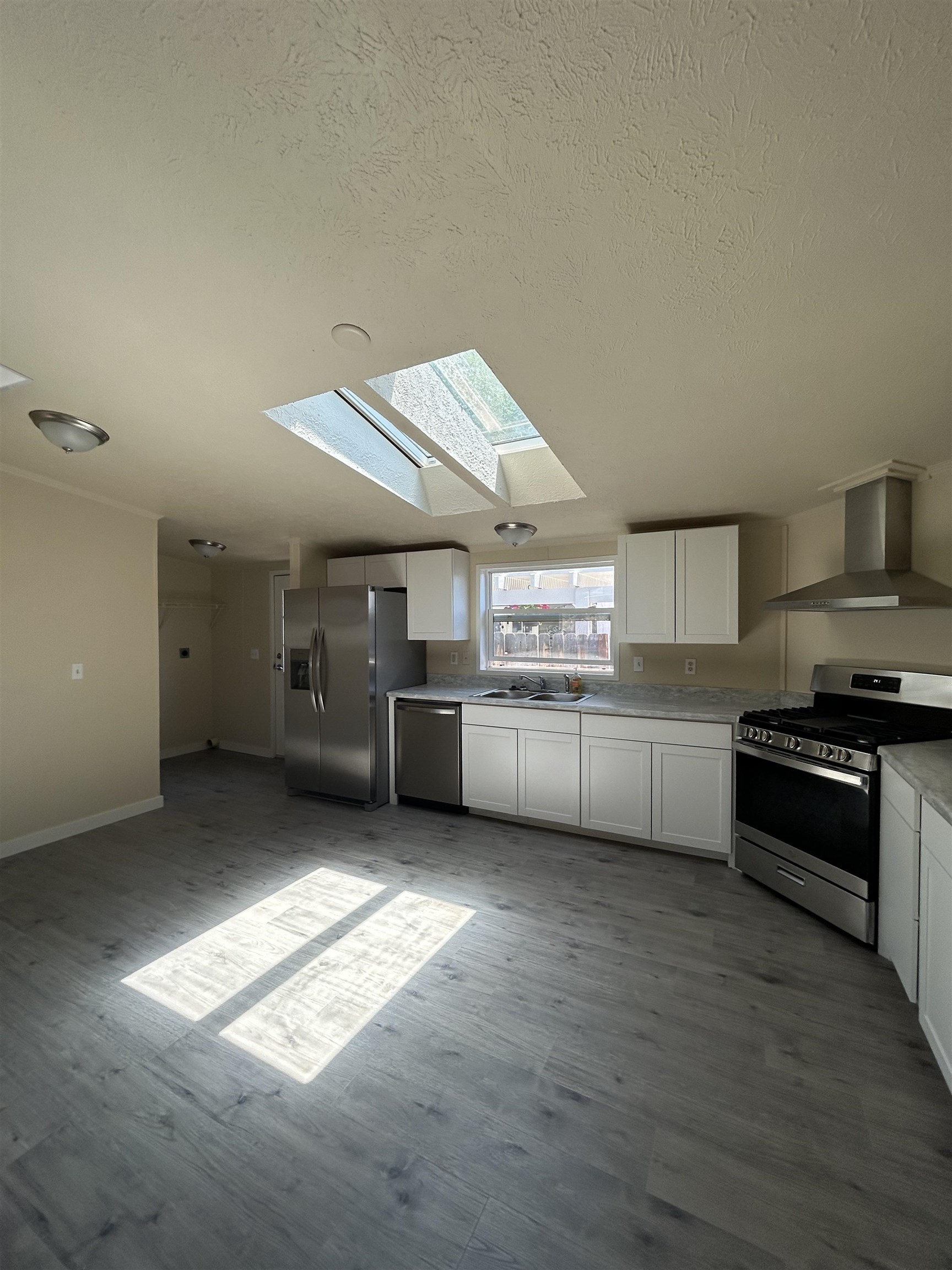 301 Pine Street Property Photo 13