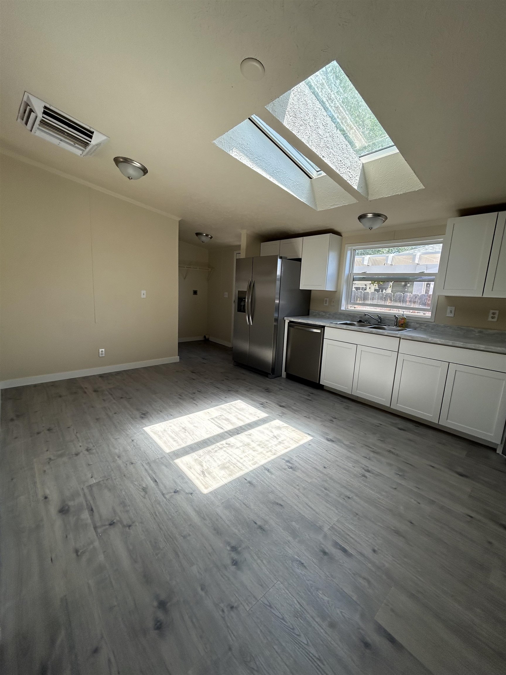 301 Pine Street Property Photo 14