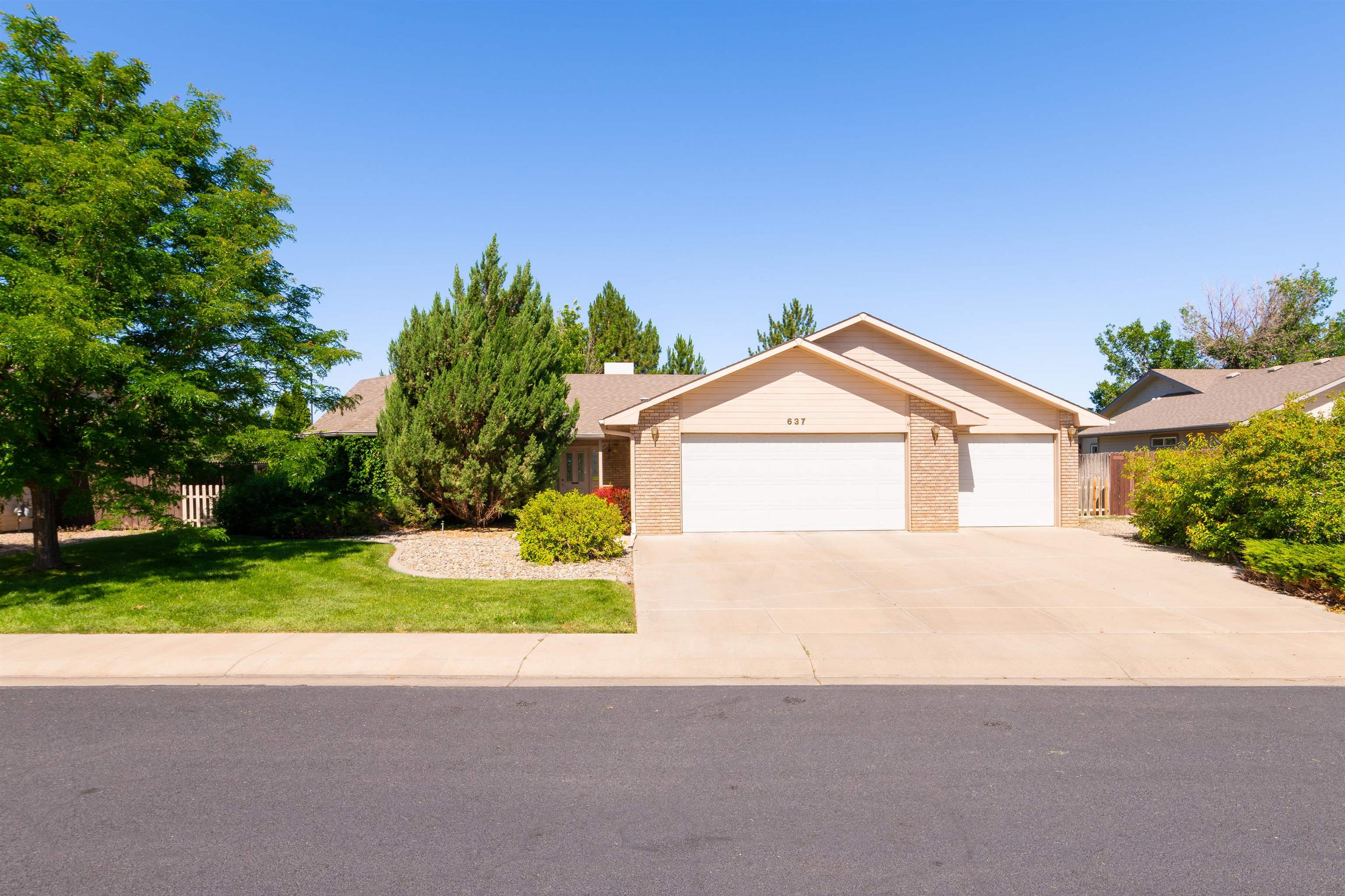 637 Clearwater Court Property Photo 1