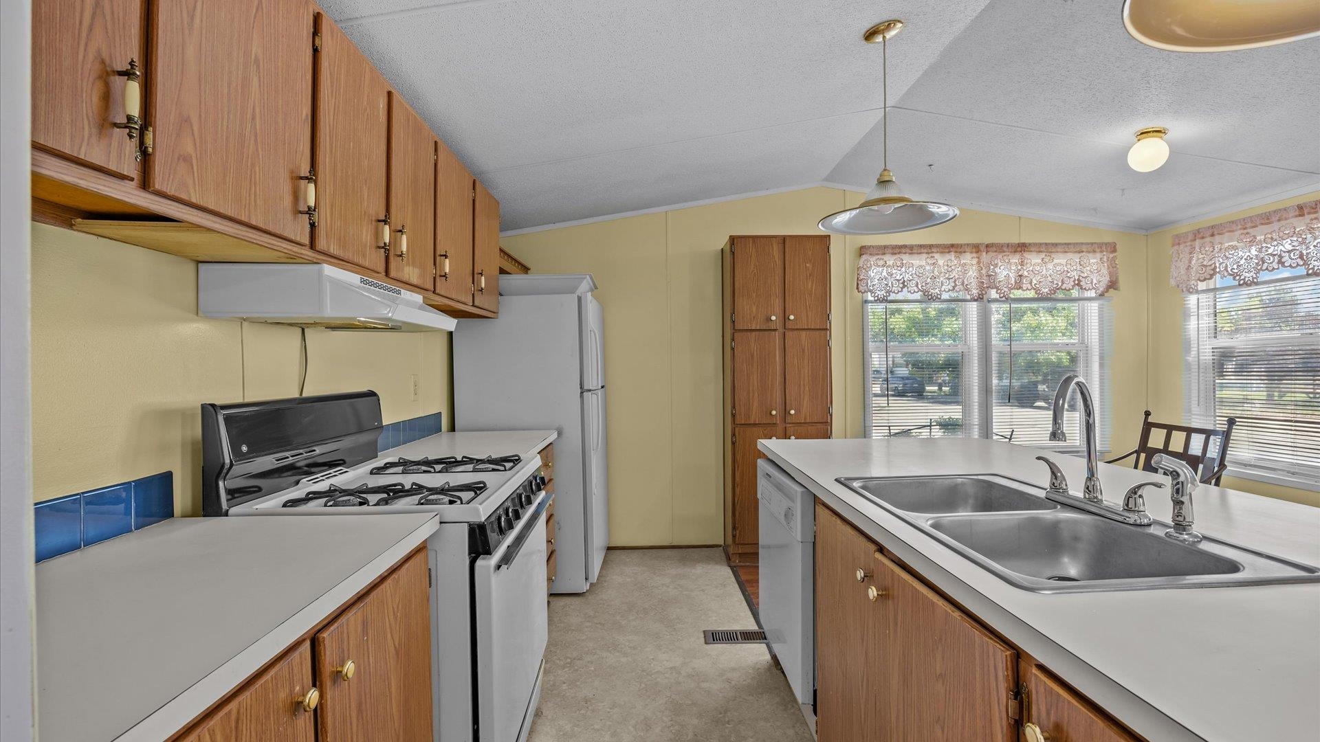 3263 Friendship Drive Property Photo 5