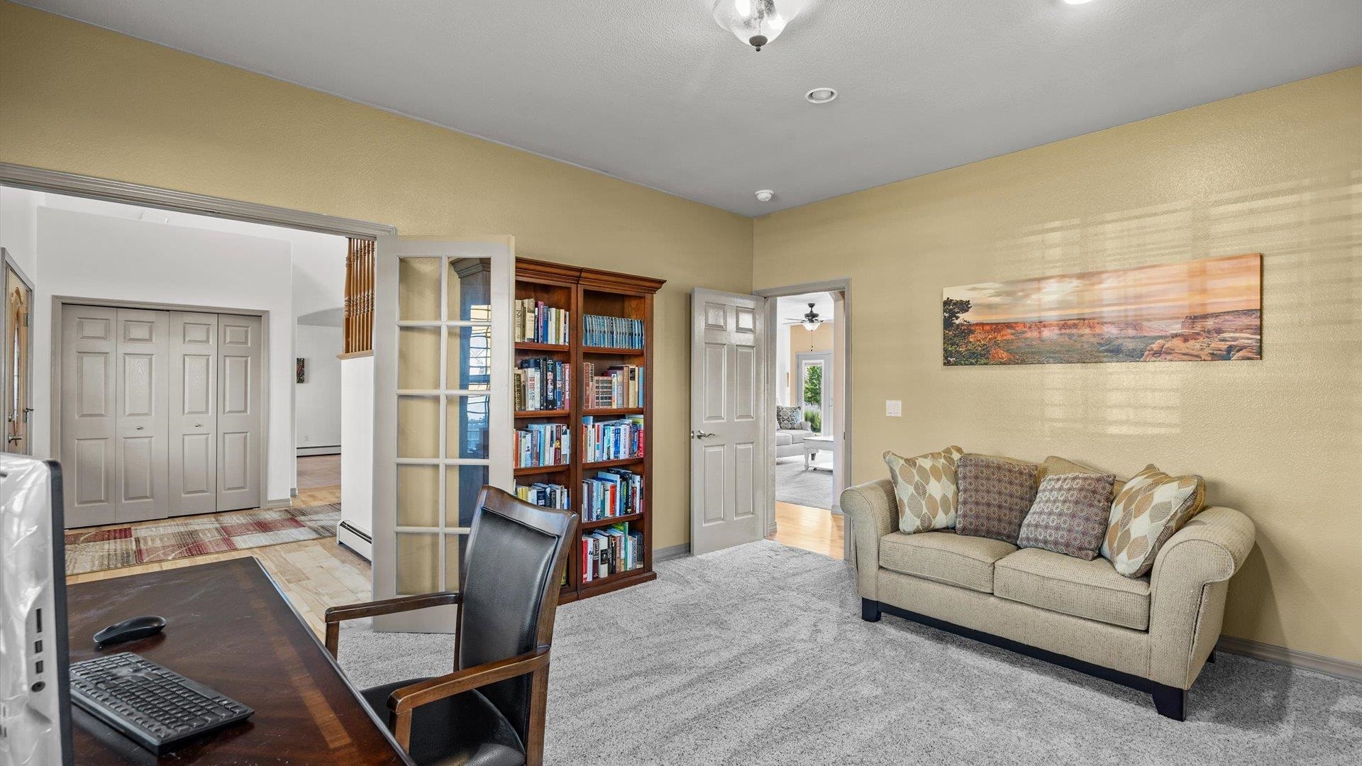 864 S Haven Crest Court Property Photo 5