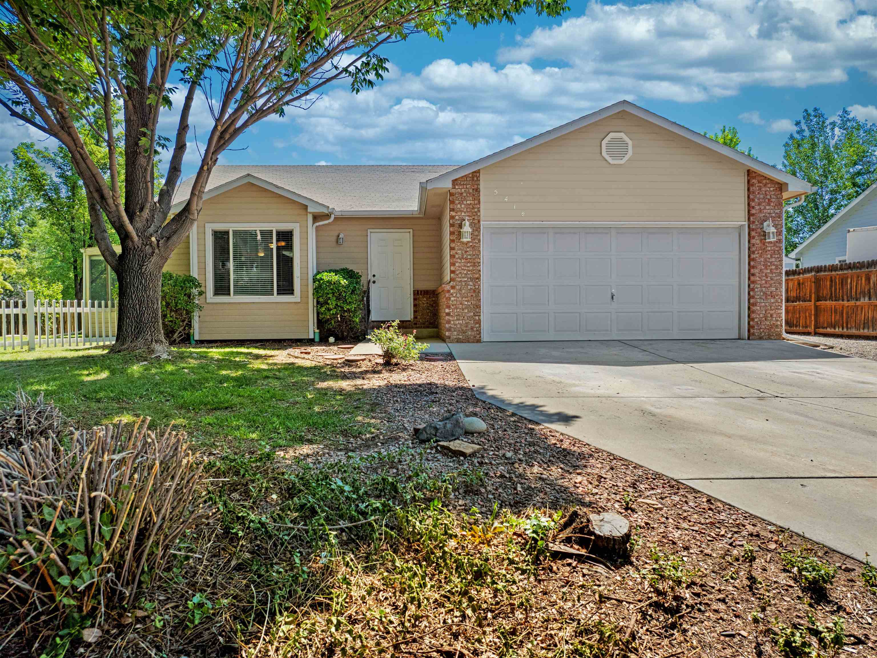 541 1/2 N Mountain Oak Court Property Photo 1