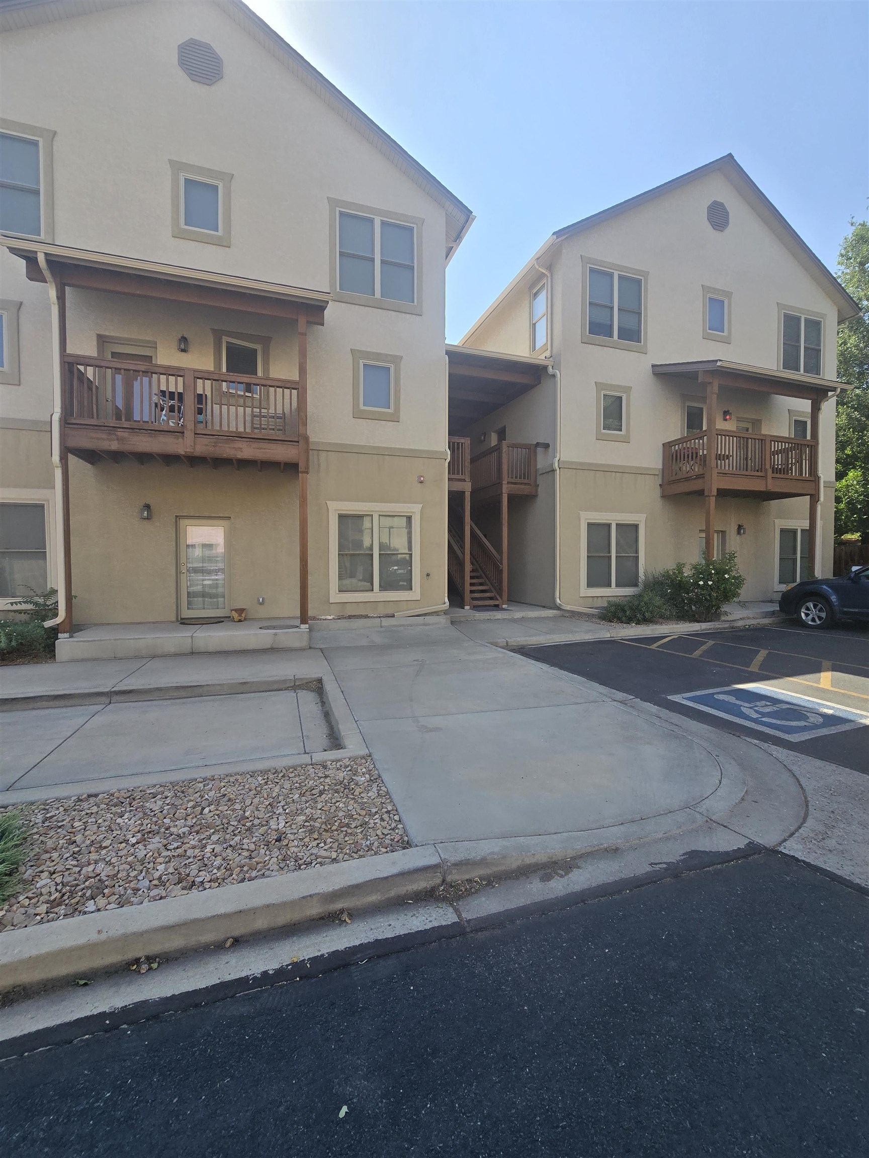 1212 Walnut Avenue Property Photo 1