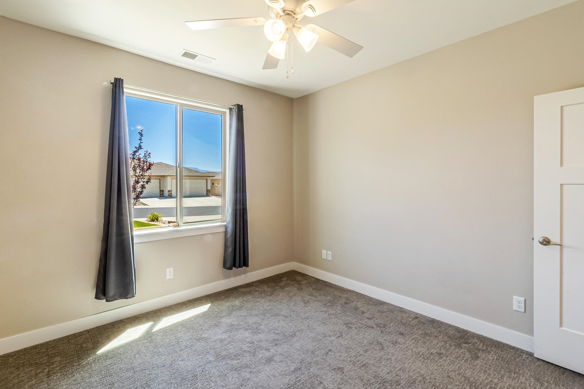 2928 Brodick Way Property Photo 22