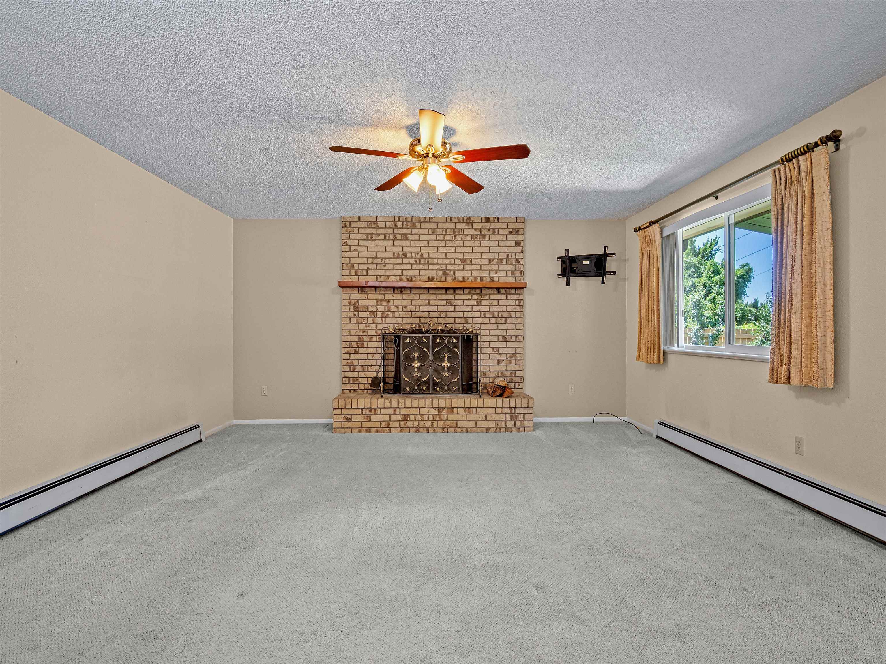 629 1/2 Hudsons Bay Drive Property Photo 16