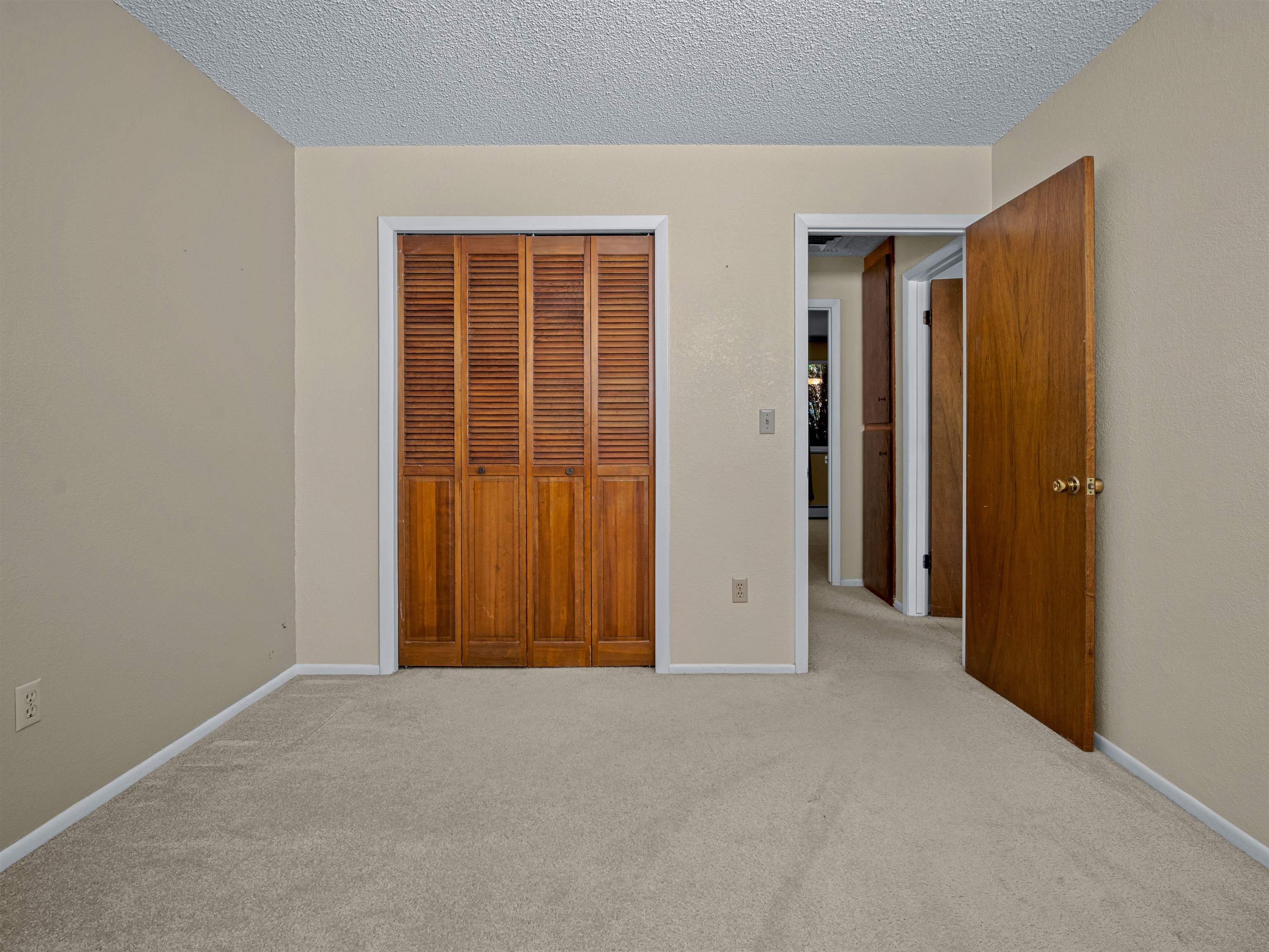 629 1/2 Hudsons Bay Drive Property Photo 22