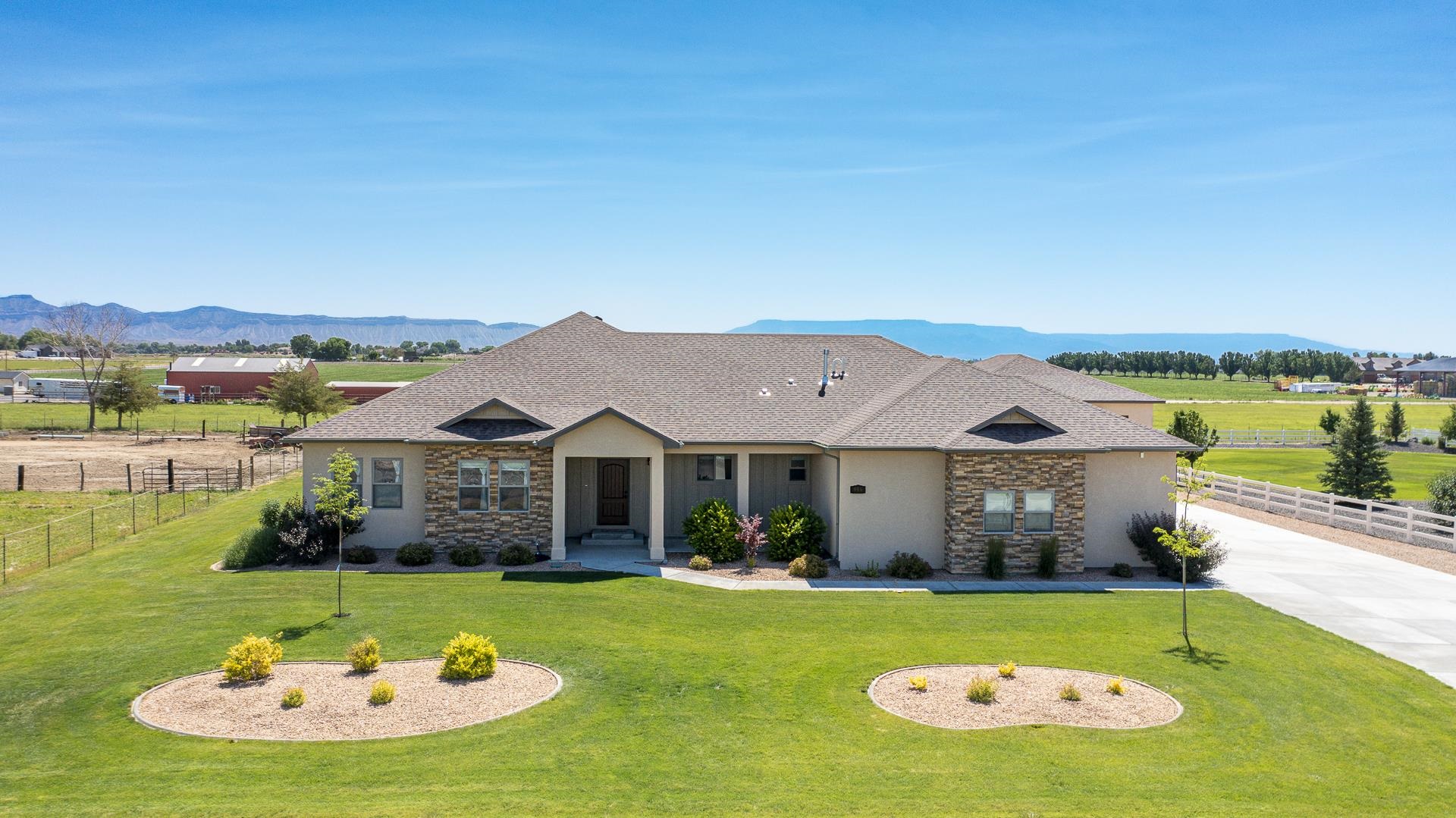 986 Farm House Road Property Photo 1