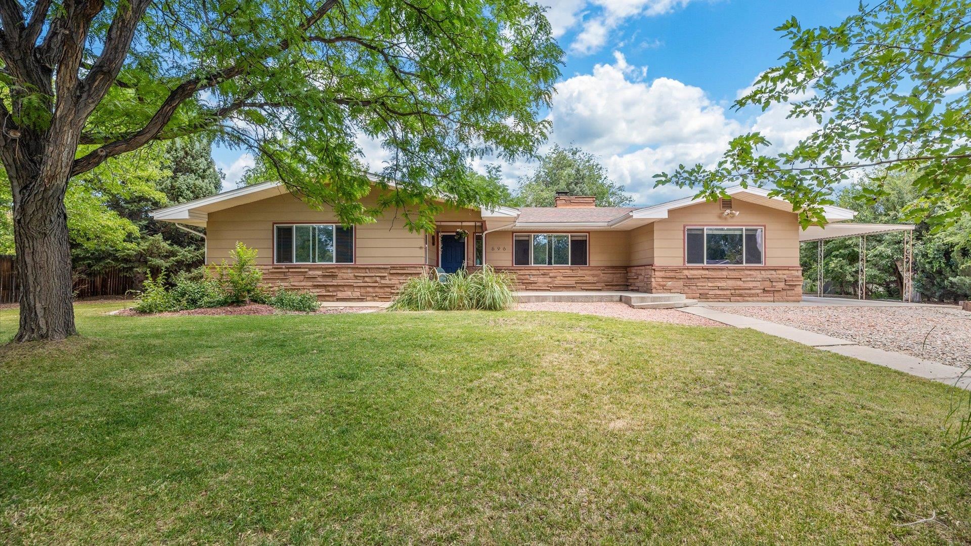696 Cloverdale Drive Property Photo 1