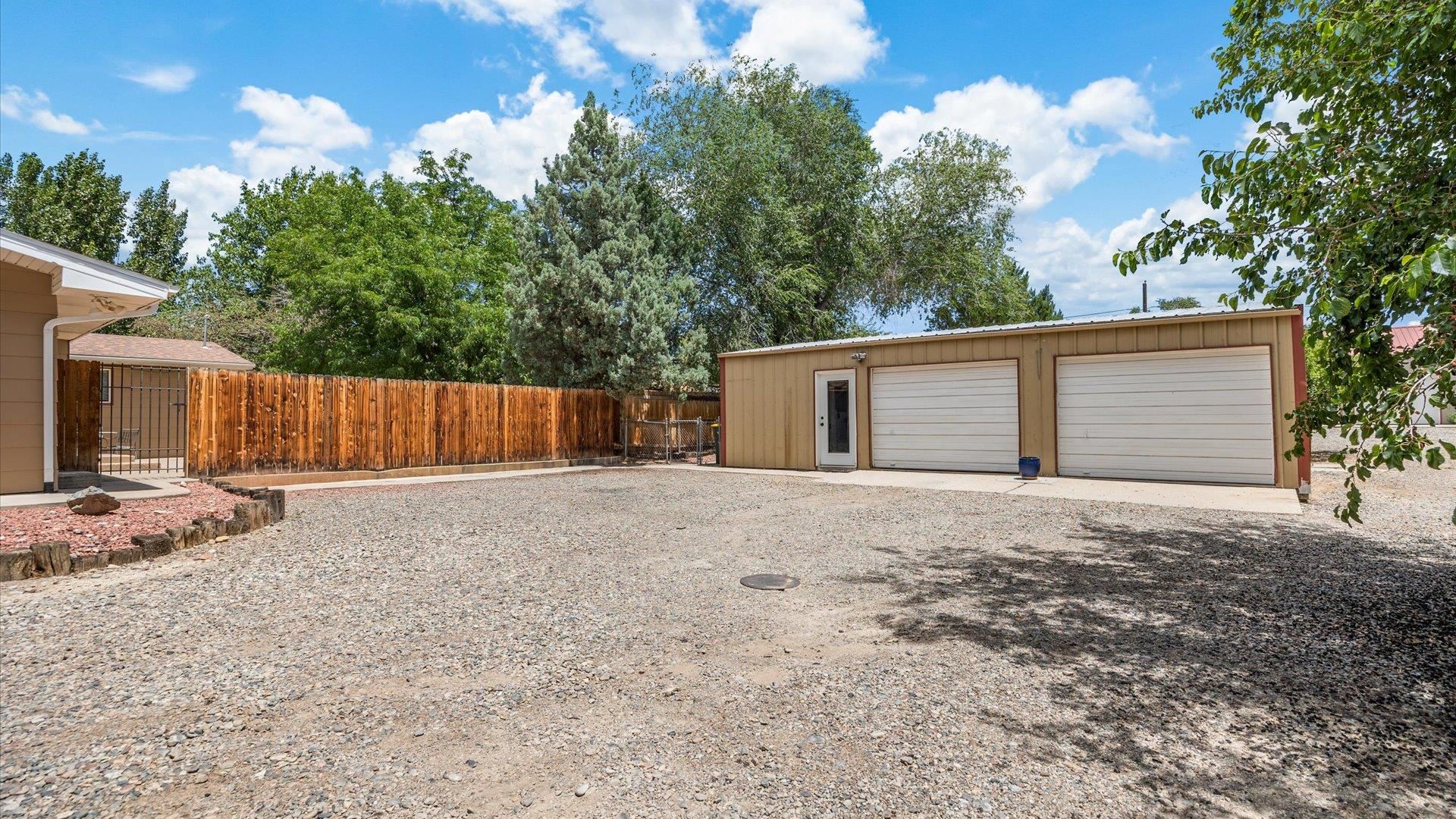 696 Cloverdale Drive Property Photo 3