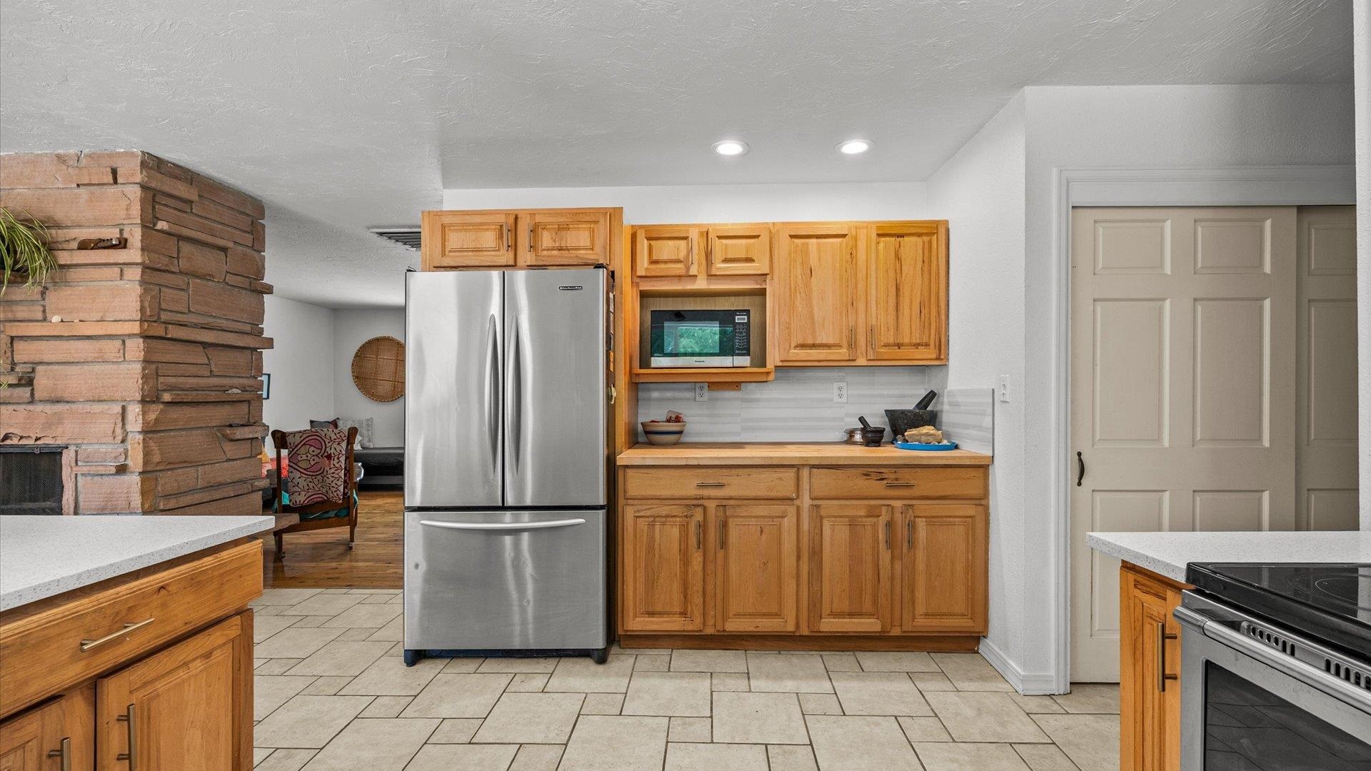 696 Cloverdale Drive Property Photo 13
