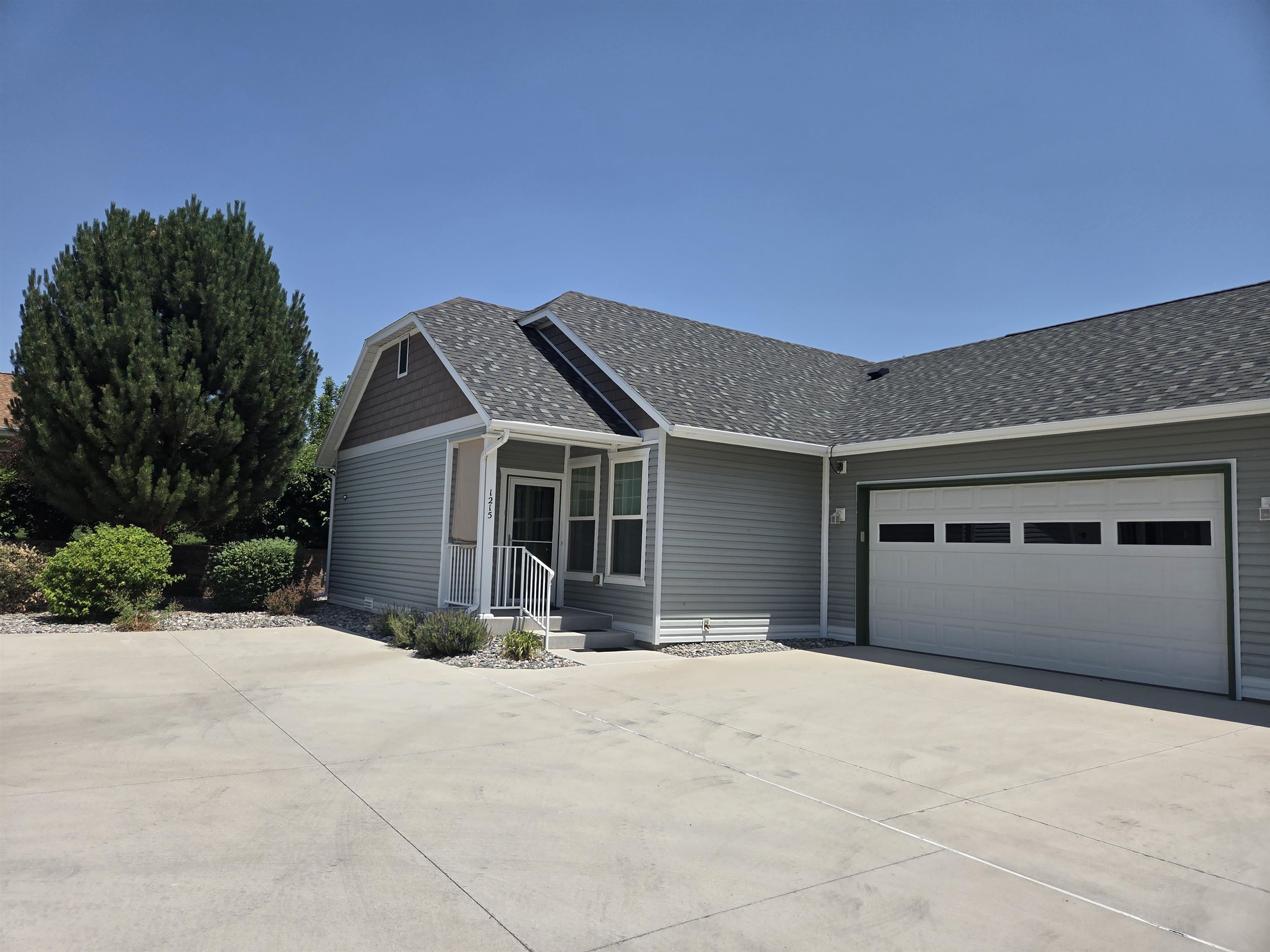 1215 Sunrose Lane Property Photo 1