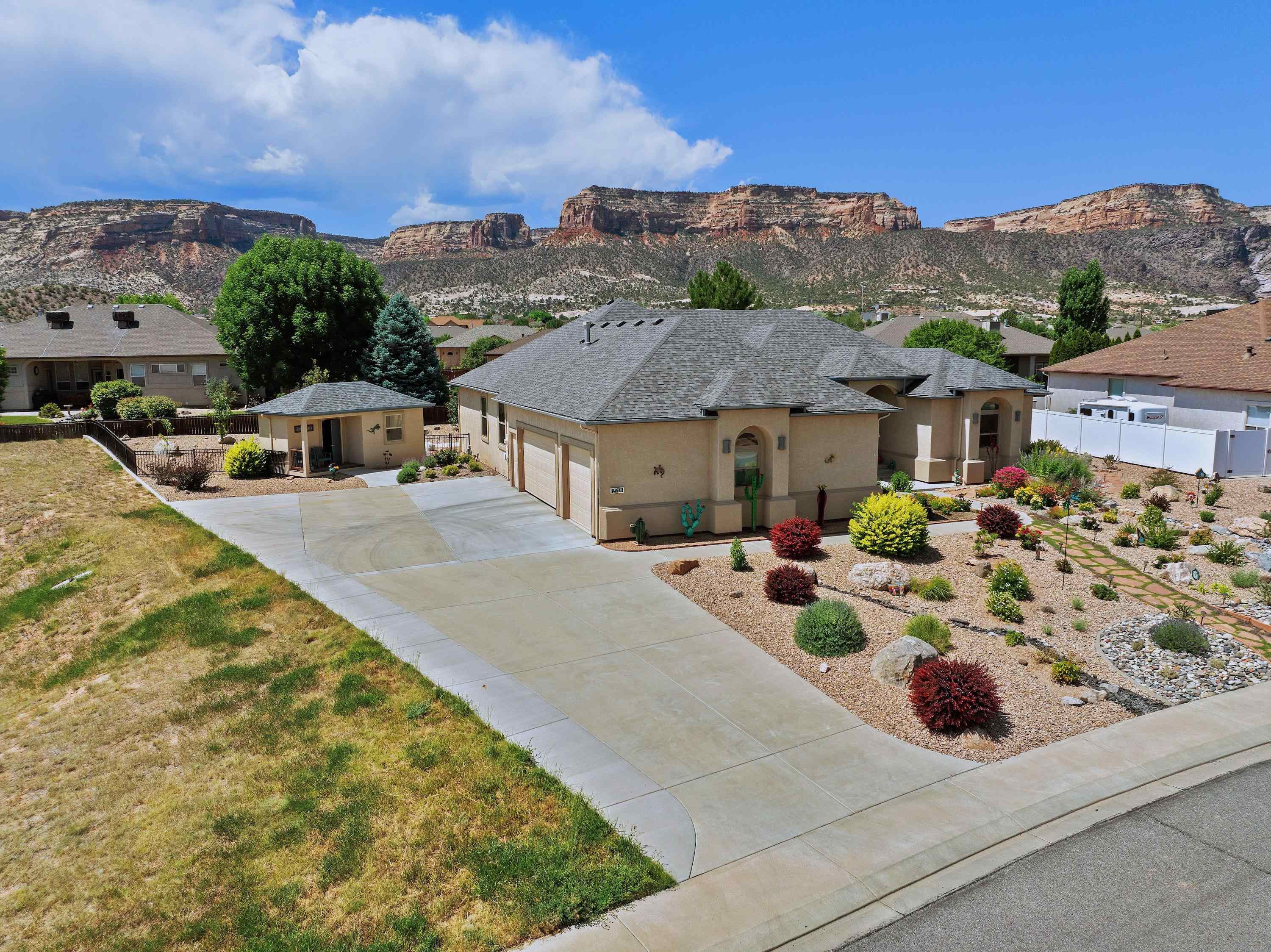 2219 Canyon Rim Drive Property Photo 7