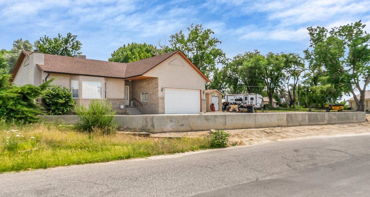 2703 Midway Avenue Property Photo 1