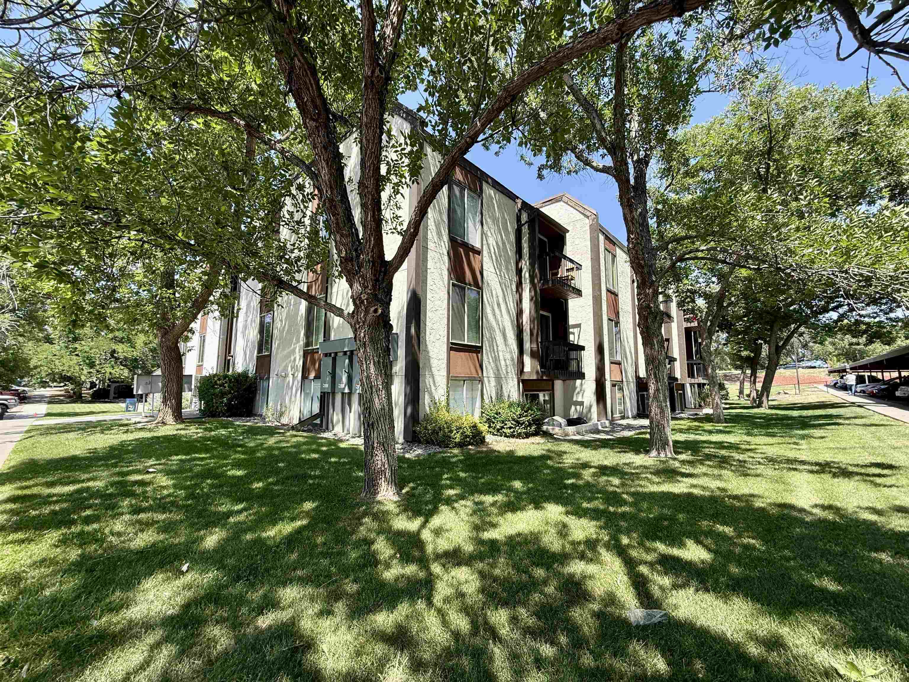3150 Lakeside Drive Property Photo 2