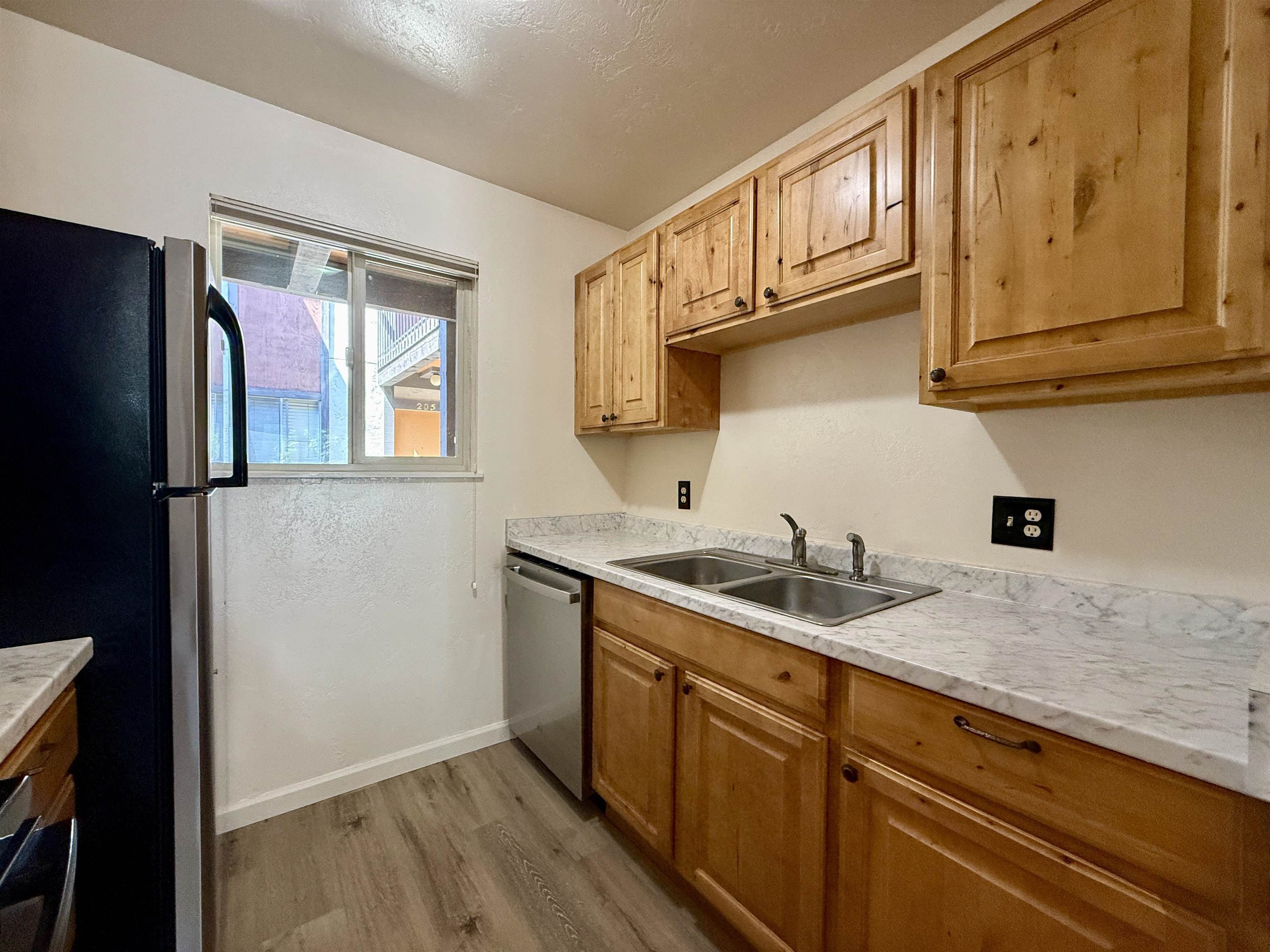 3150 Lakeside Drive Property Photo 10