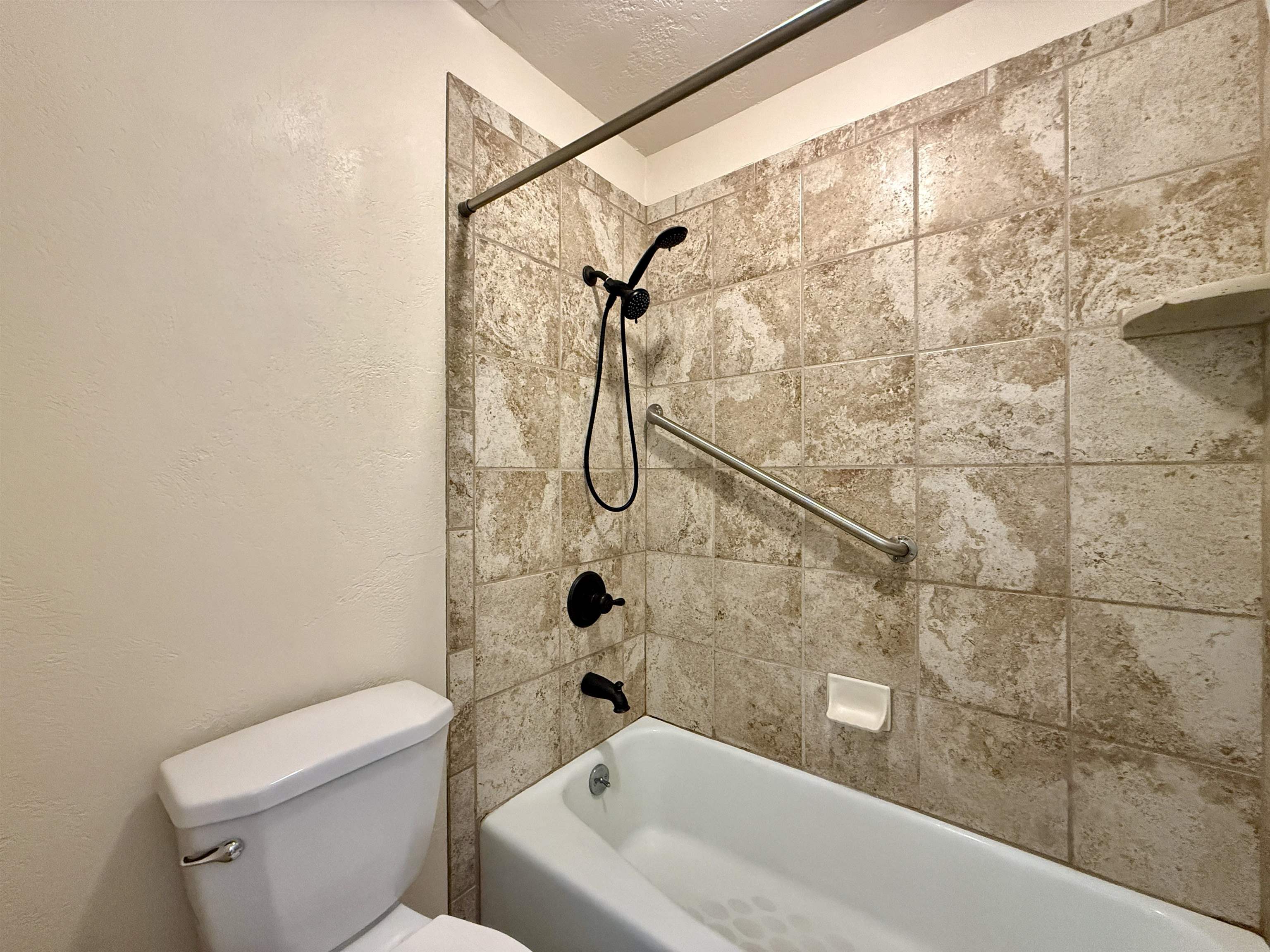 3150 Lakeside Drive Property Photo 11