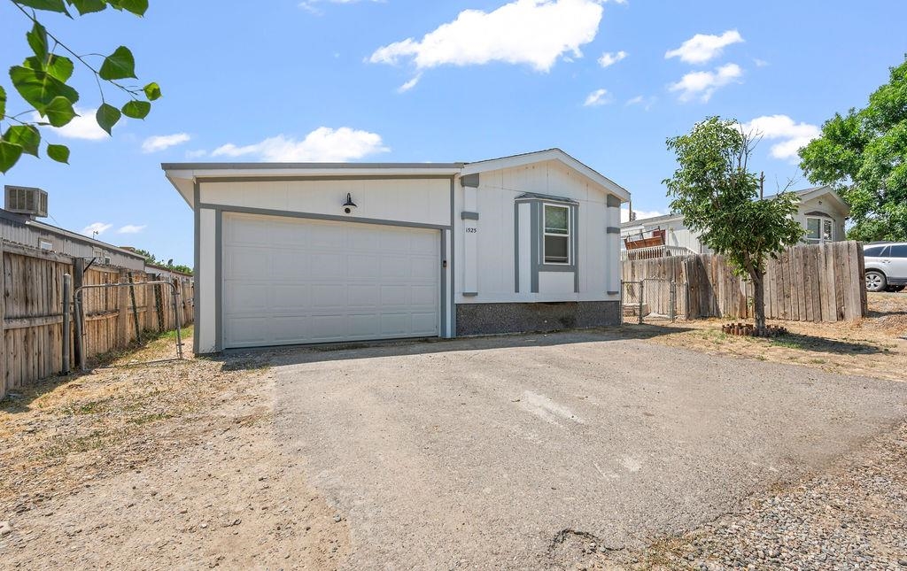 1525 Clarkton Street Property Photo 2