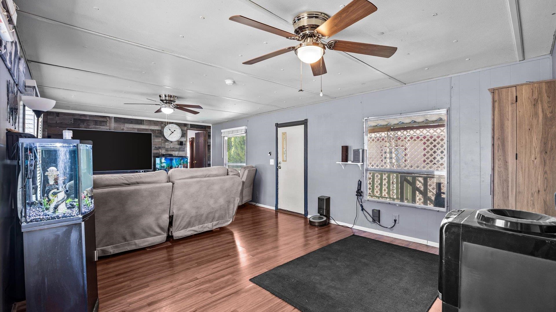 565 Eastwood Drive Property Photo 3