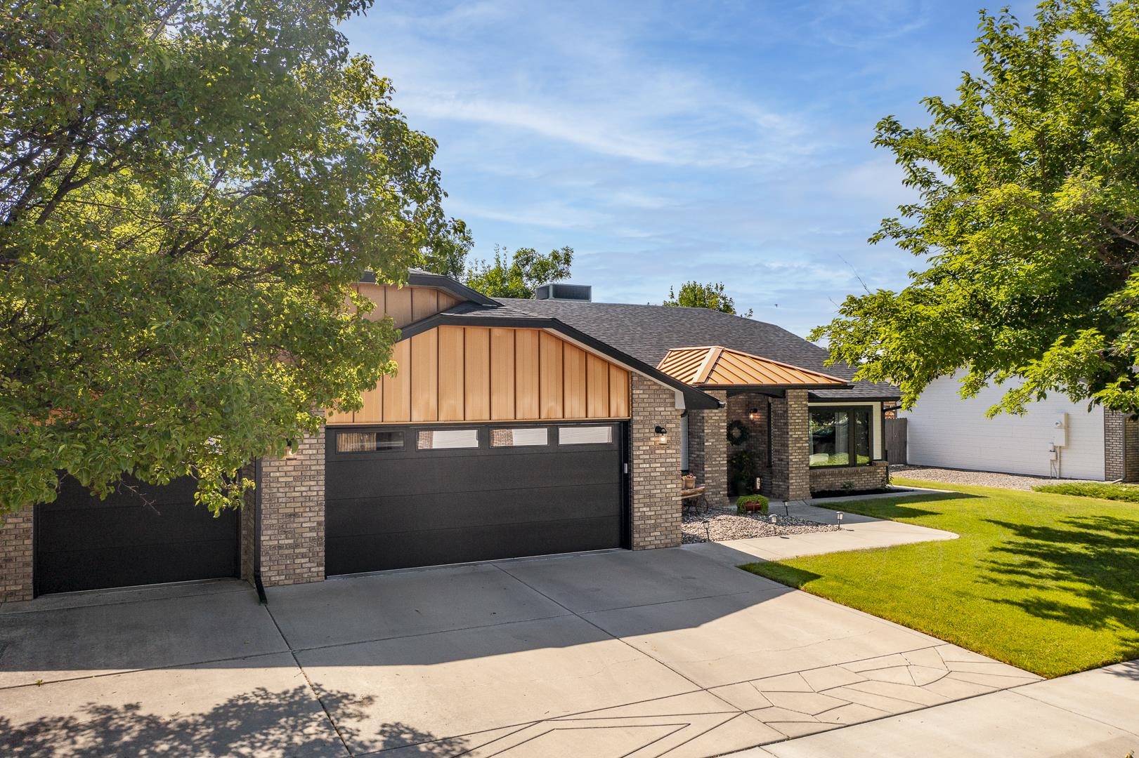 638 Gold Leaf Court Property Photo 8