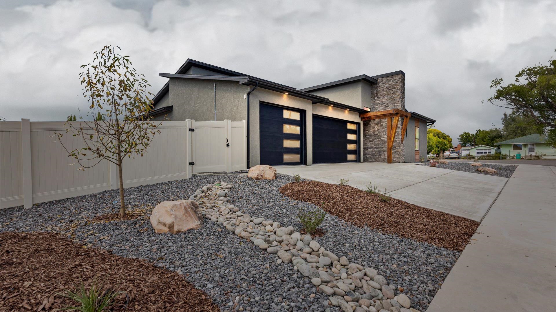 733 Falling Leaf Street Property Photo 2