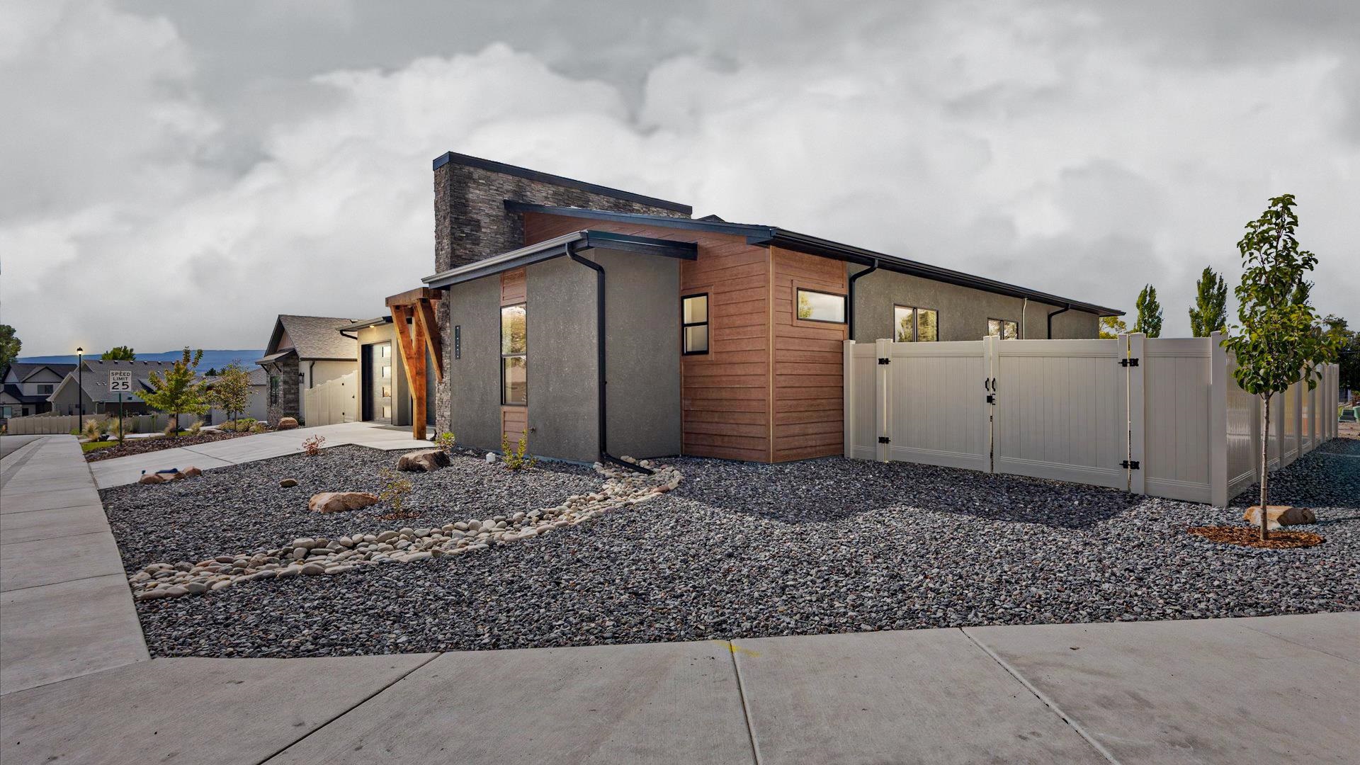 733 Falling Leaf Street Property Photo 3