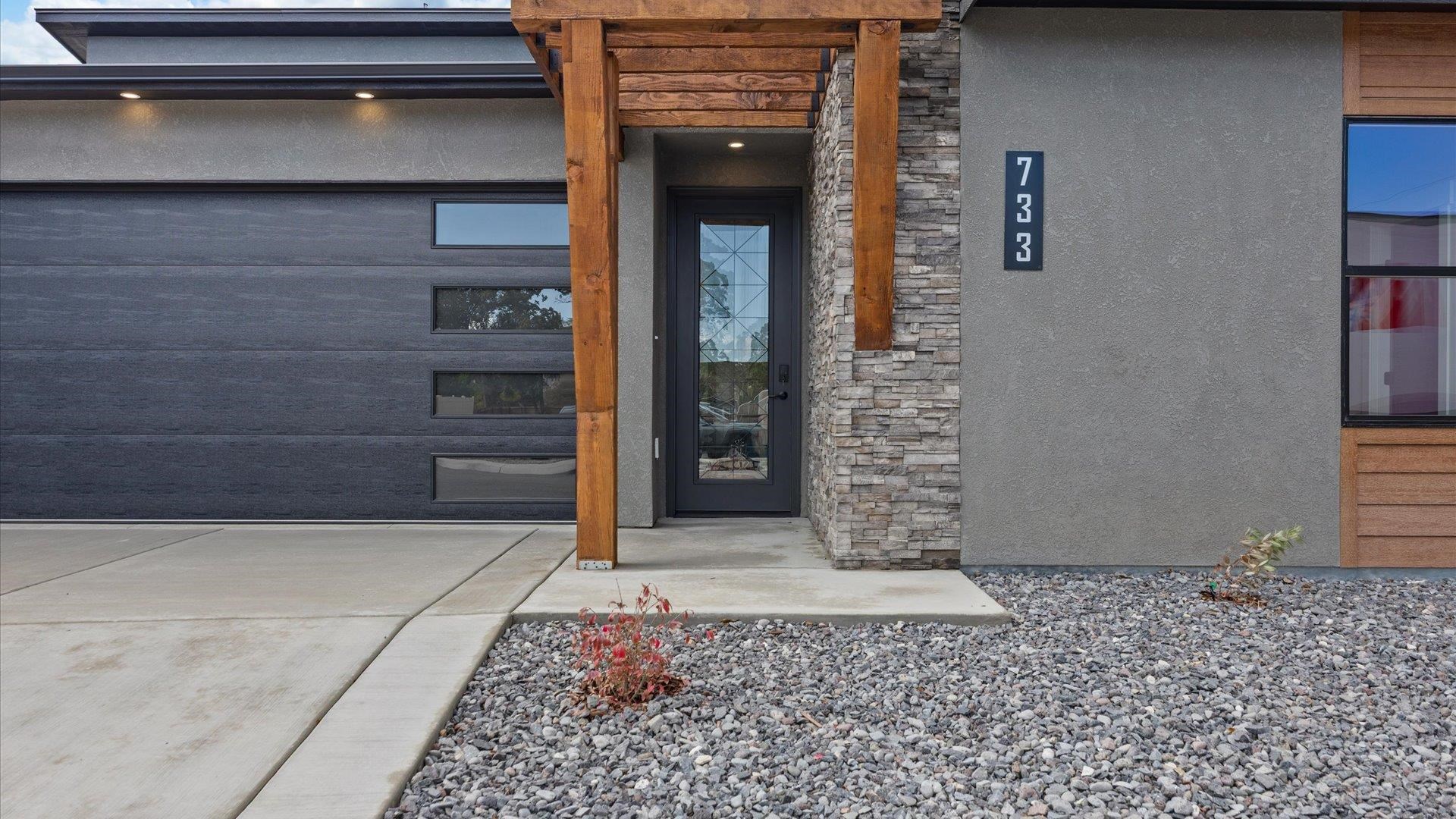 733 Falling Leaf Street Property Photo 4