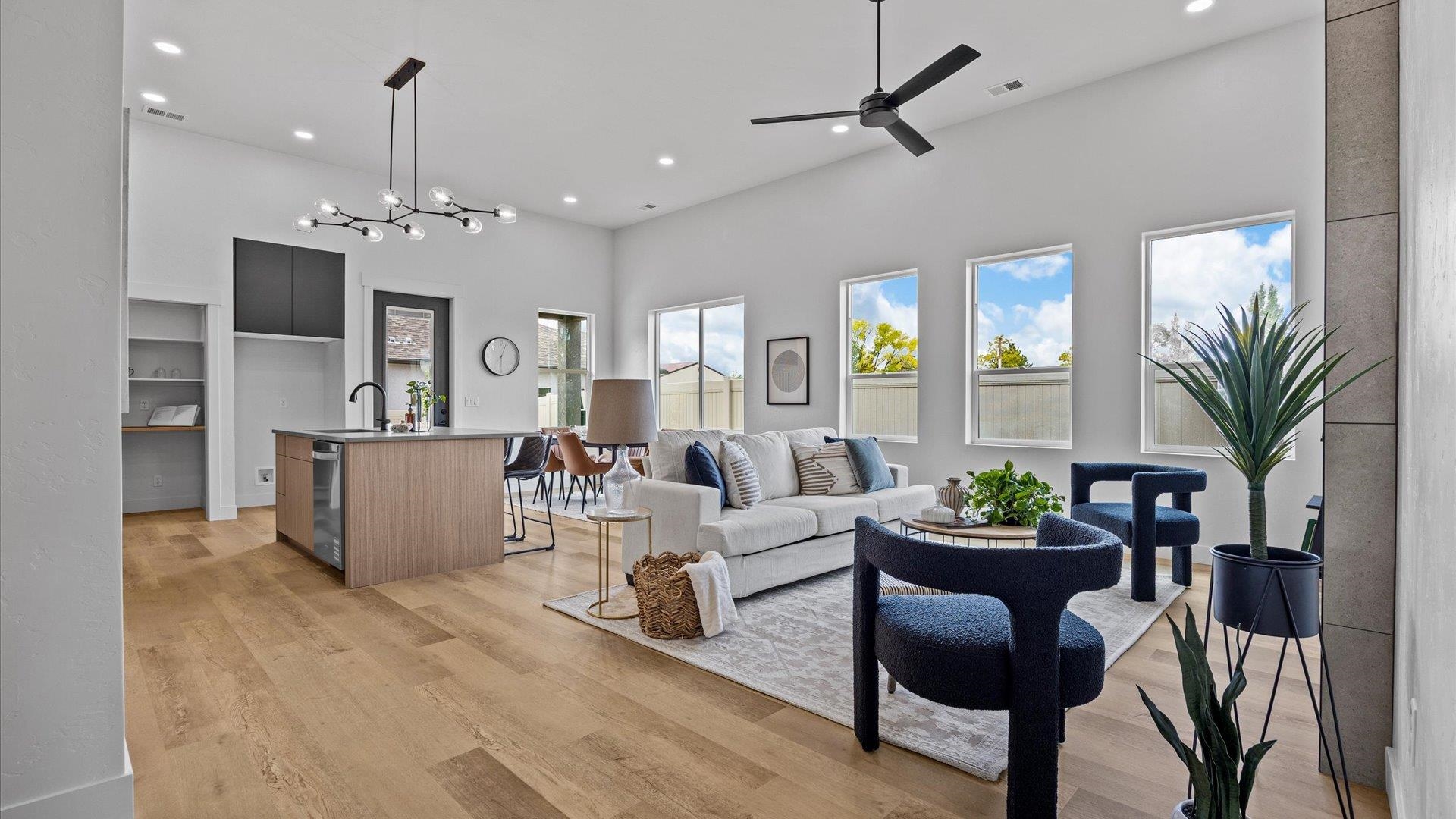 733 Falling Leaf Street Property Photo 10