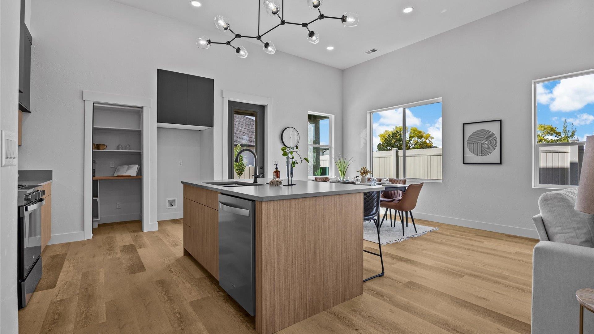 733 Falling Leaf Street Property Photo 17