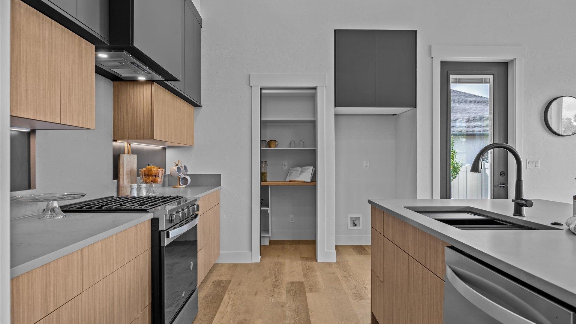 733 Falling Leaf Street Property Photo 18