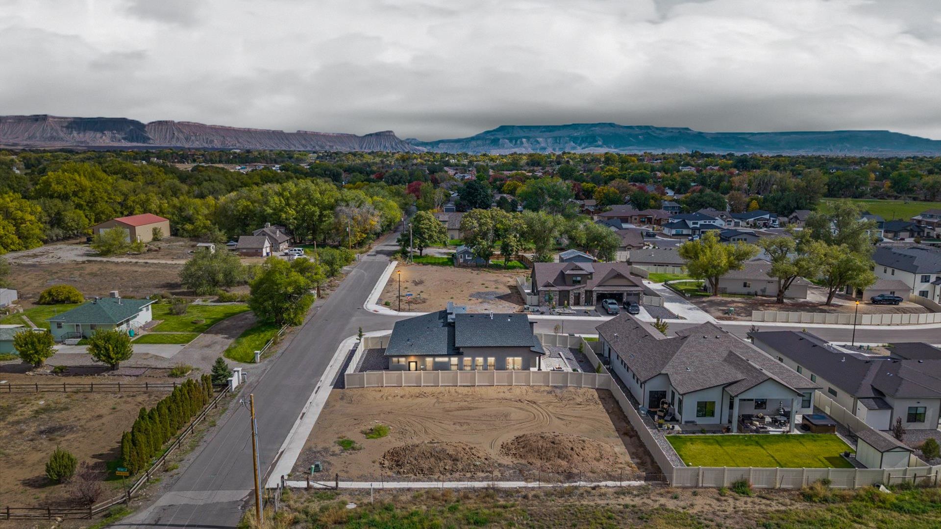 733 Falling Leaf Street Property Photo 39