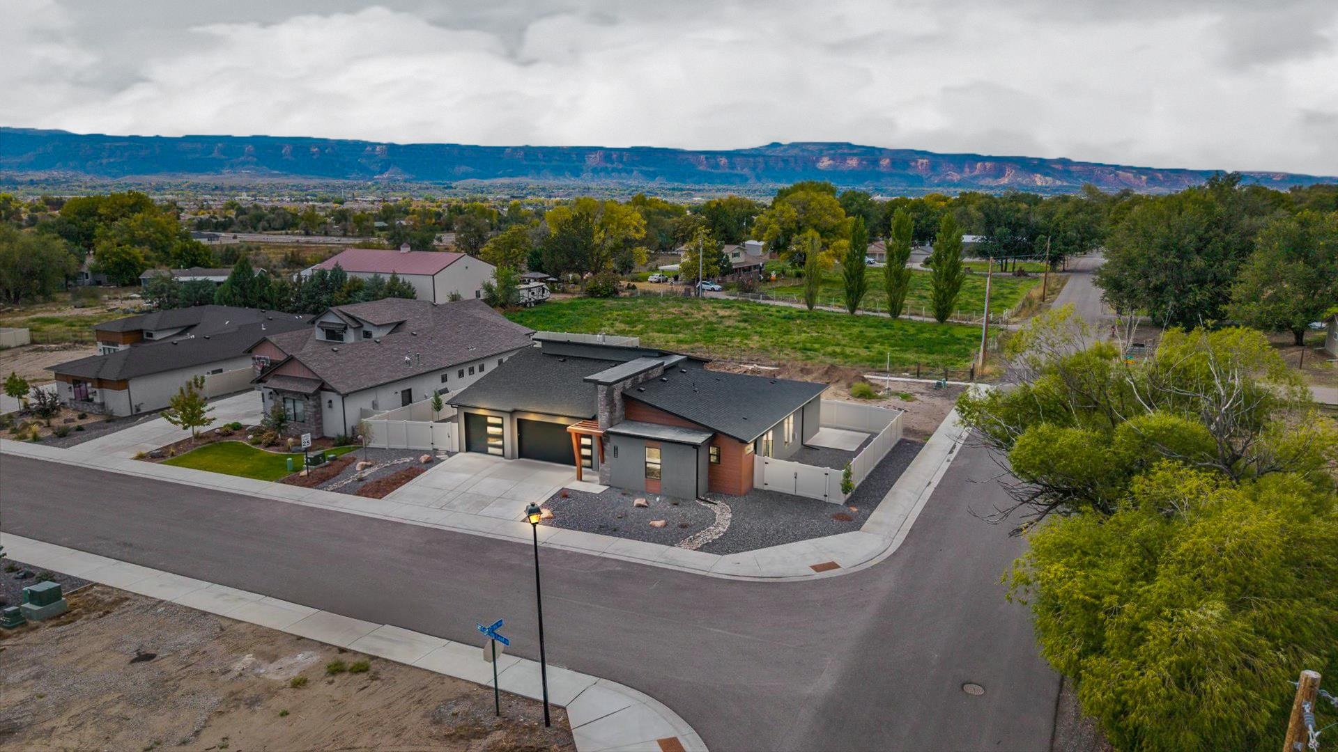 733 Falling Leaf Street Property Photo 41