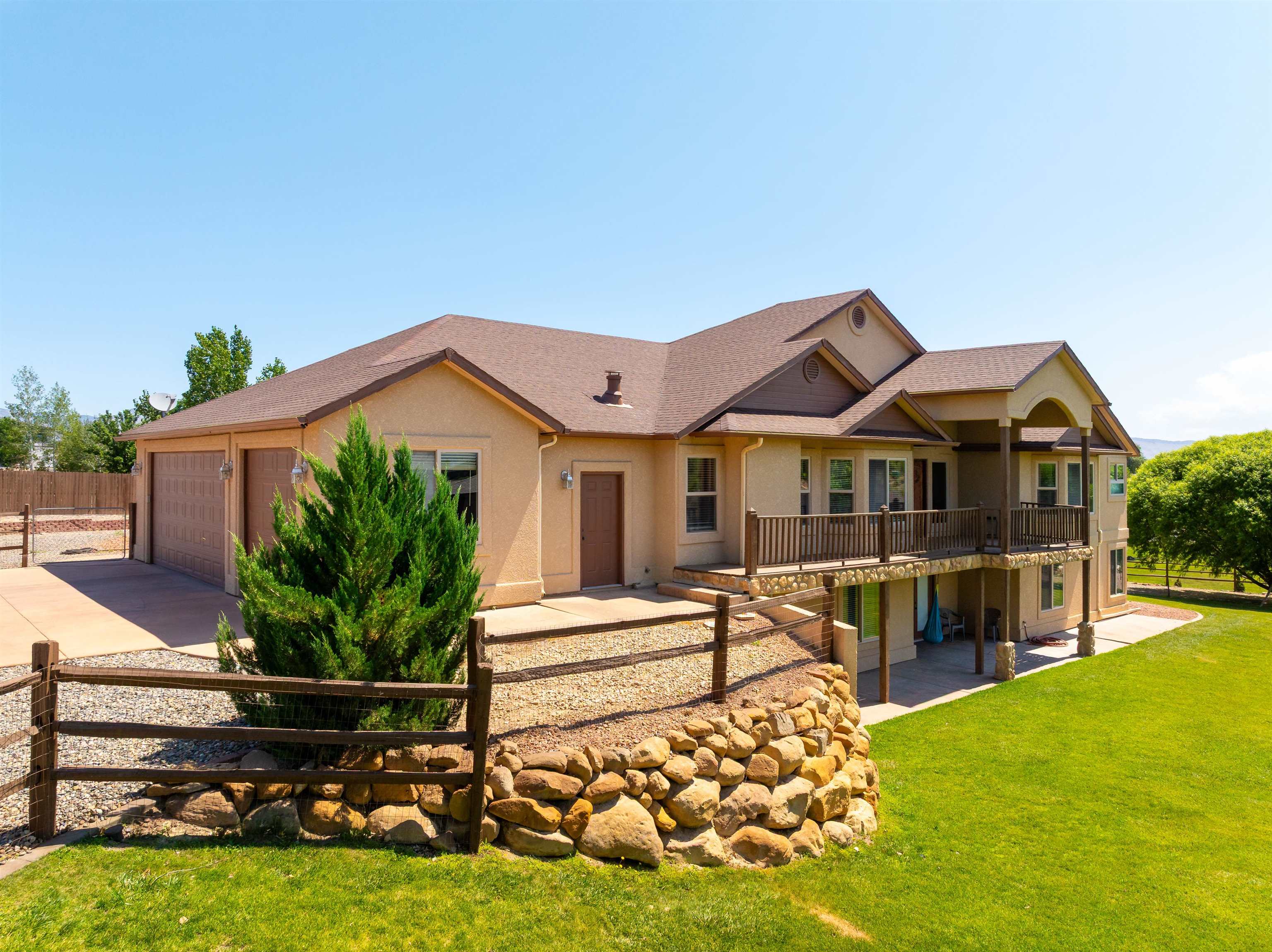 1005 Pritchard Mesa Court Property Photo 2
