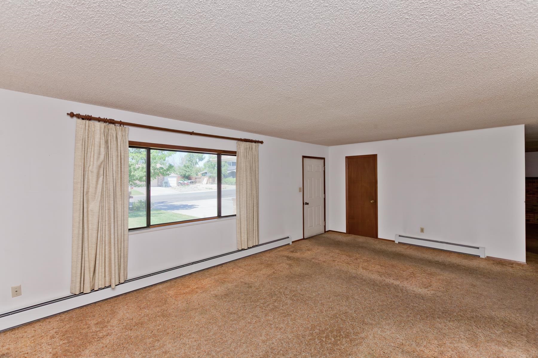 606 1/2 W Indian Creek Drive Property Photo 2