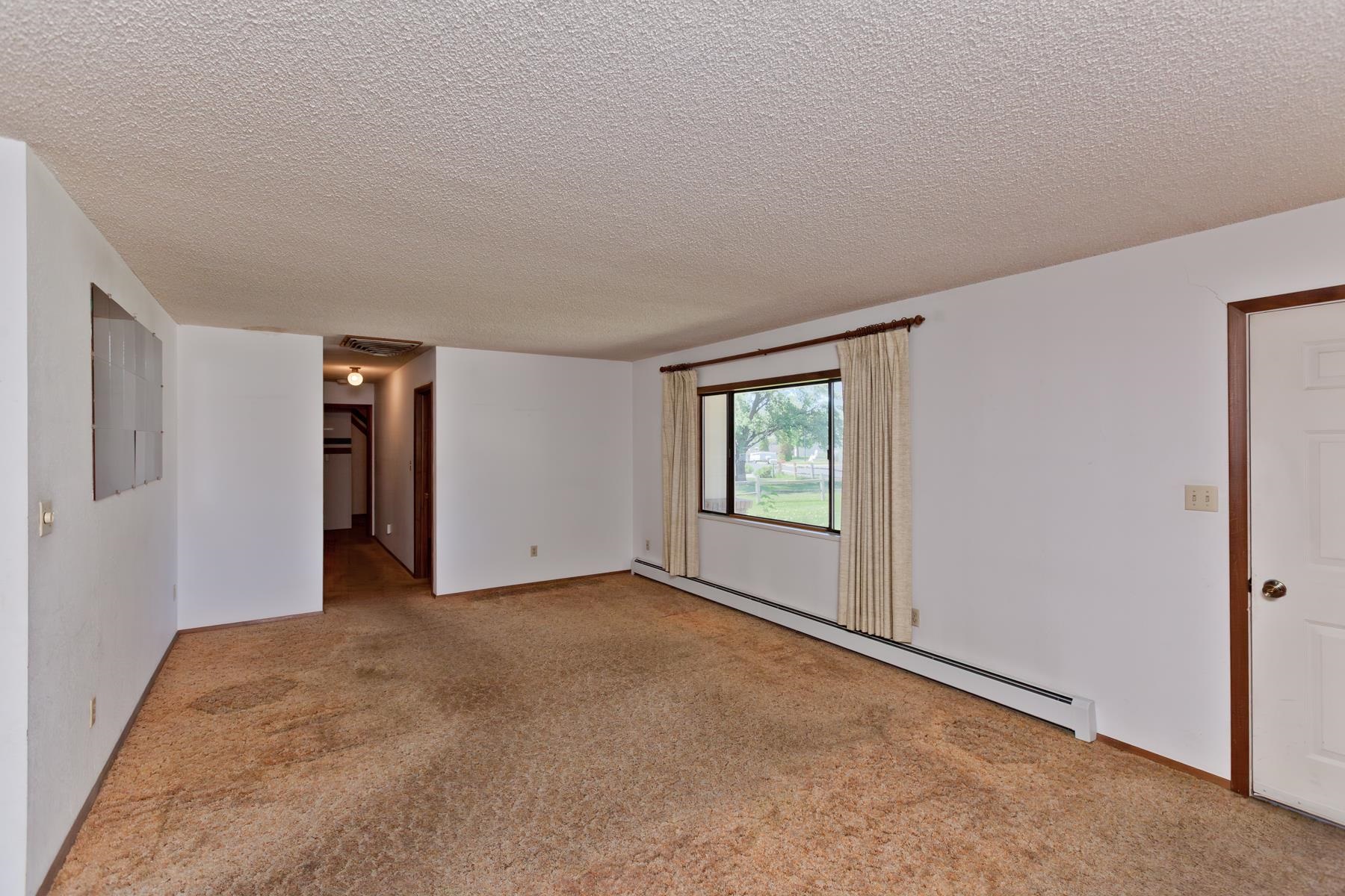606 1/2 W Indian Creek Drive Property Photo 3