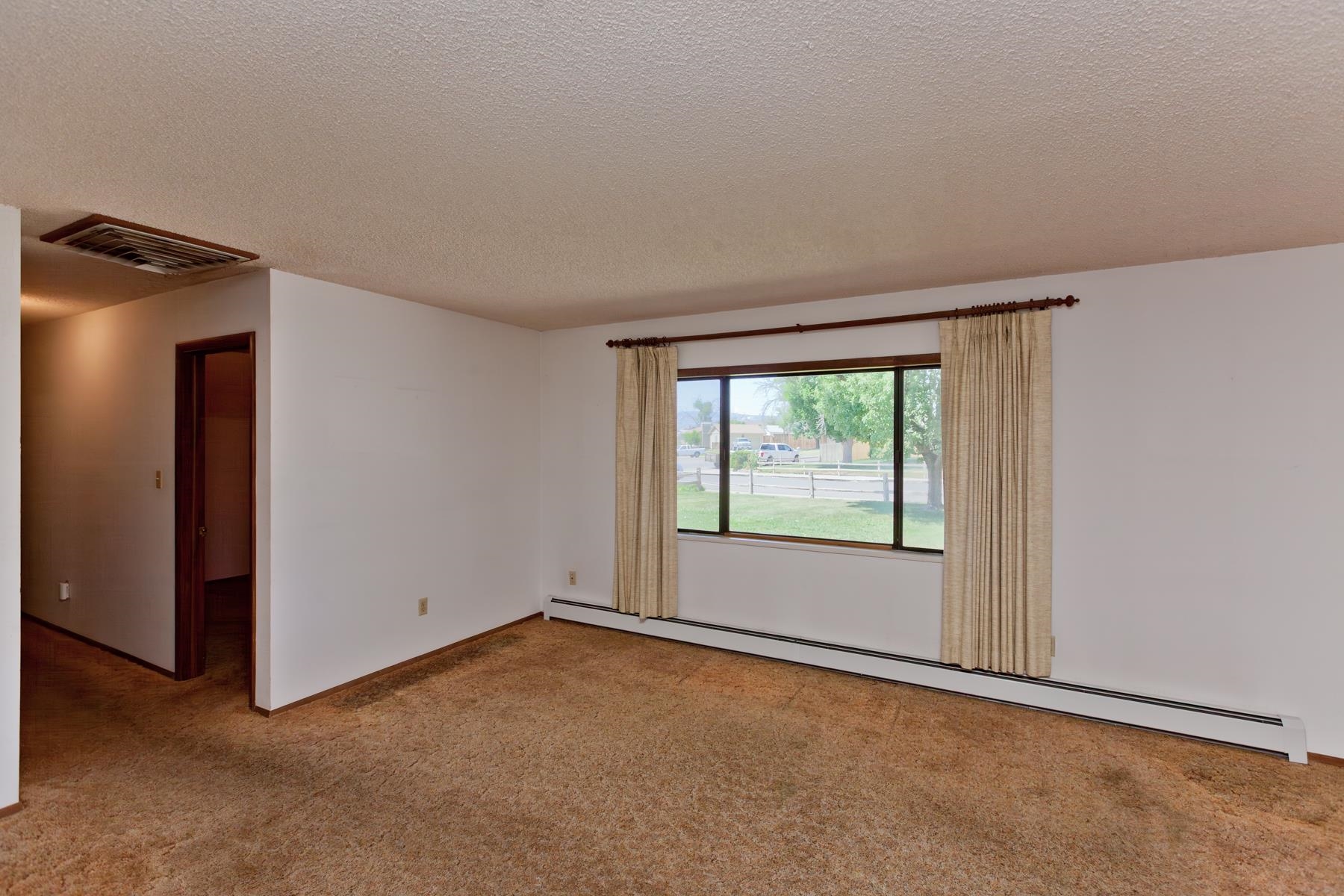 606 1/2 W Indian Creek Drive Property Photo 4