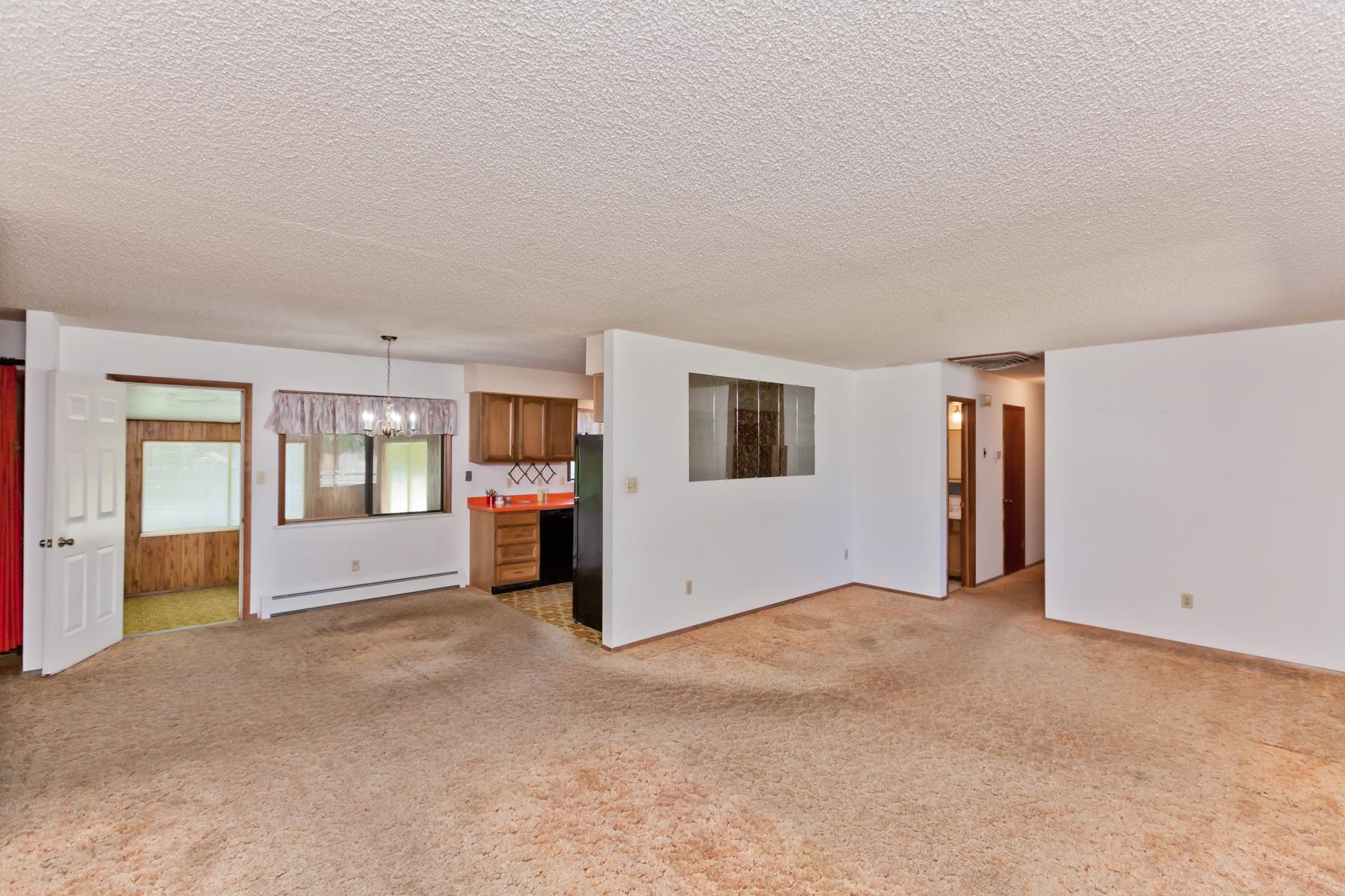 606 1/2 W Indian Creek Drive Property Photo 5