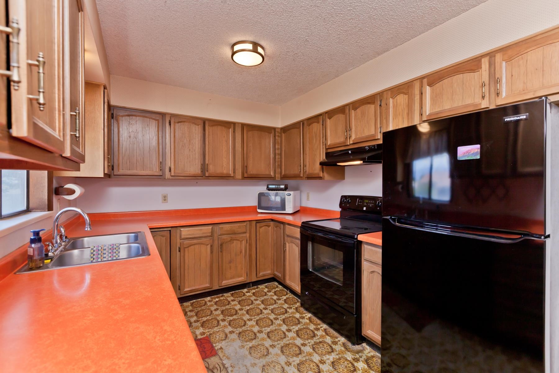 606 1/2 W Indian Creek Drive Property Photo 6
