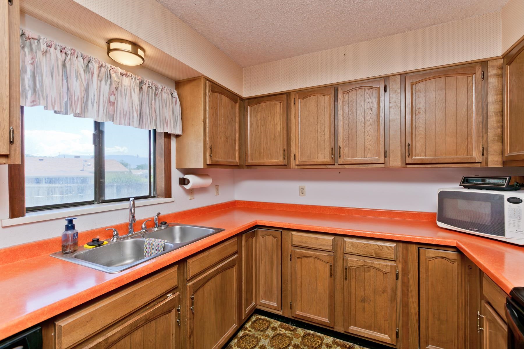 606 1/2 W Indian Creek Drive Property Photo 9