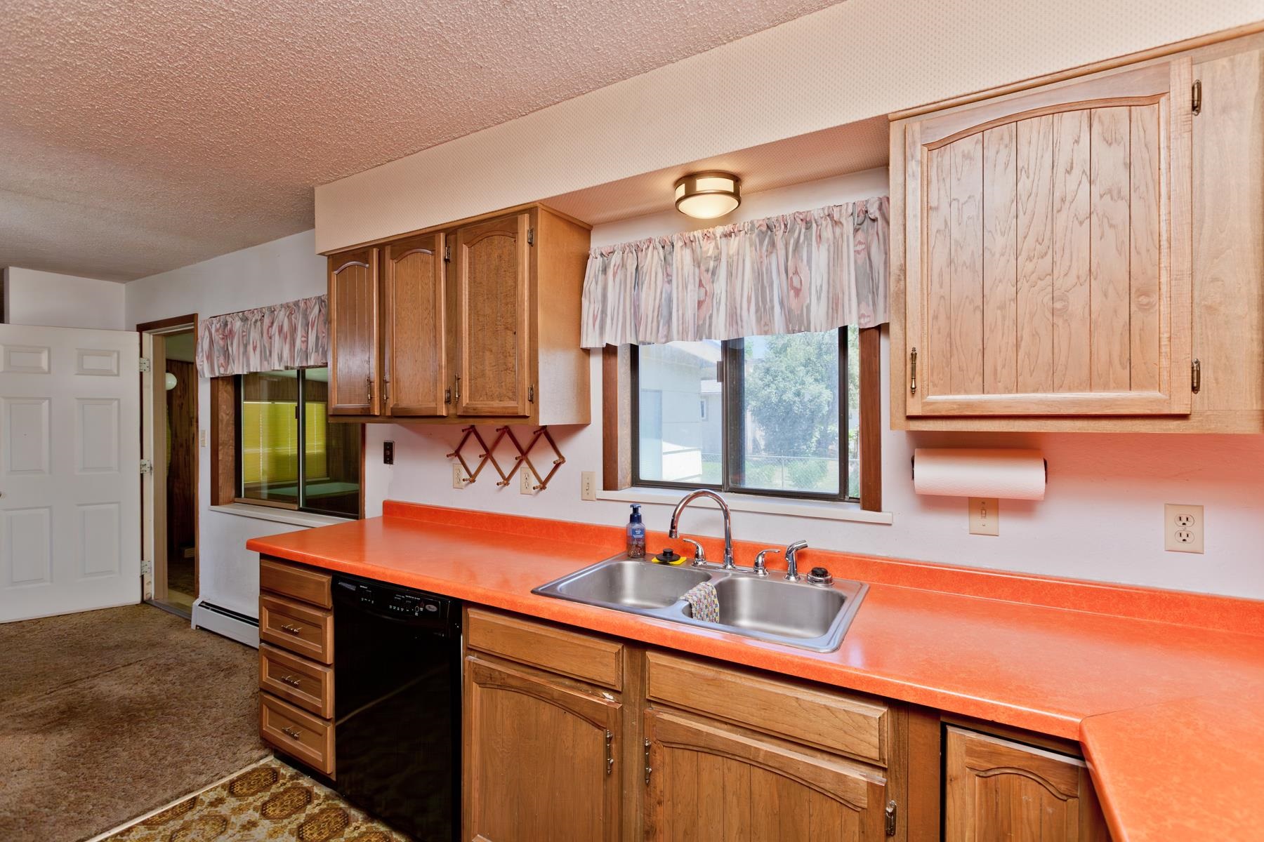 606 1/2 W Indian Creek Drive Property Photo 10