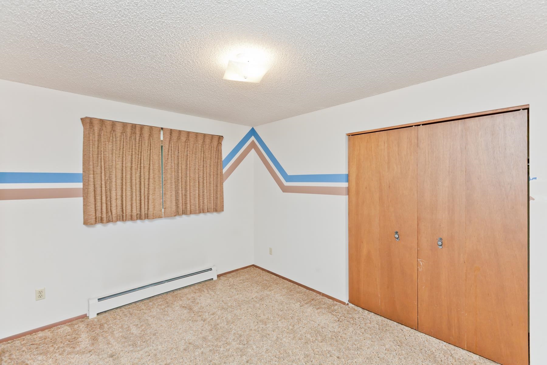 606 1/2 W Indian Creek Drive Property Photo 14