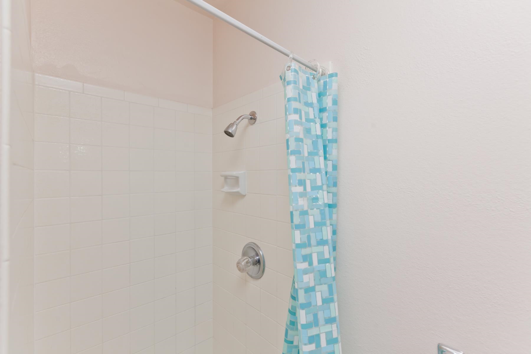 606 1/2 W Indian Creek Drive Property Photo 24