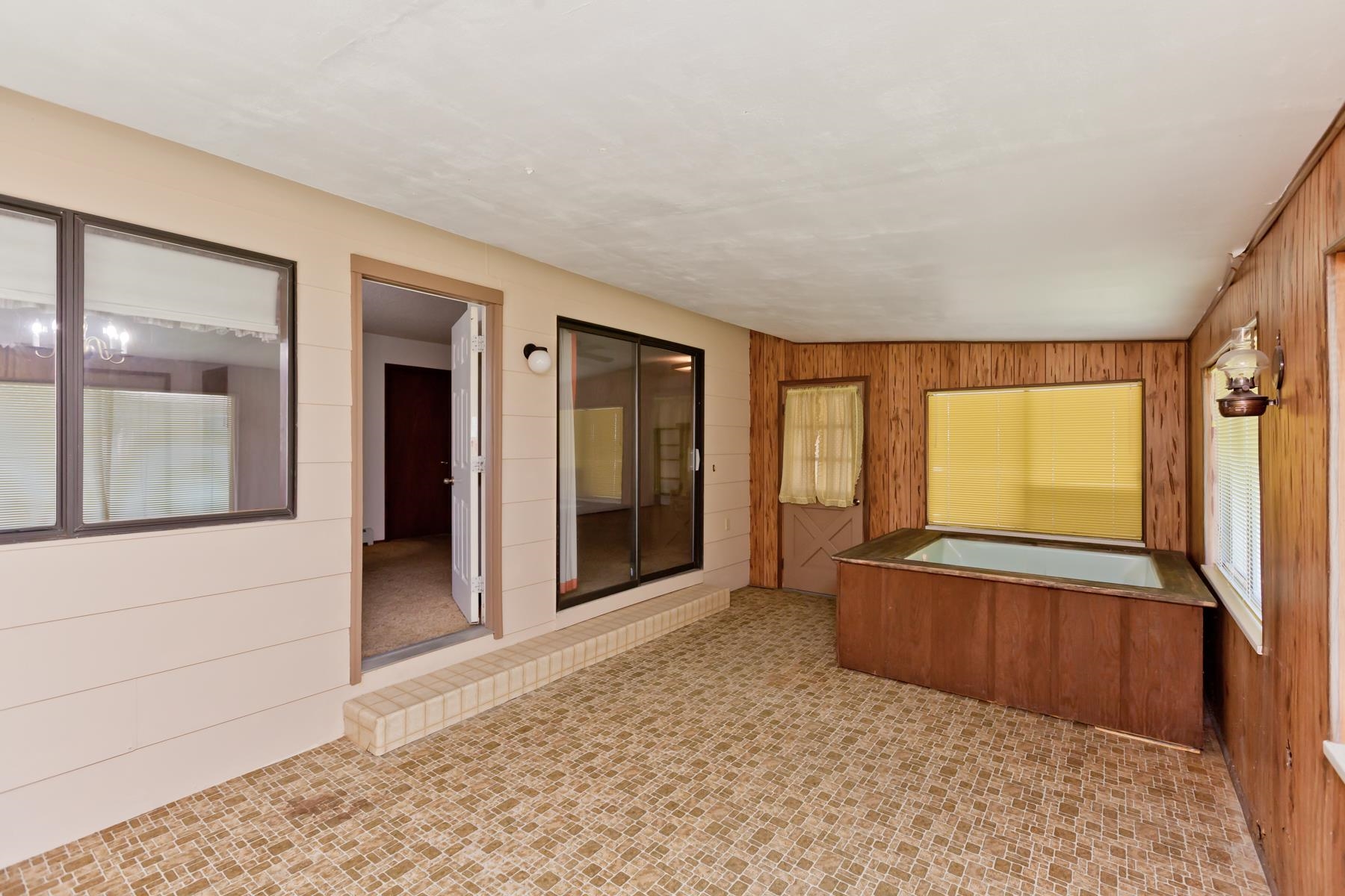 606 1/2 W Indian Creek Drive Property Photo 28