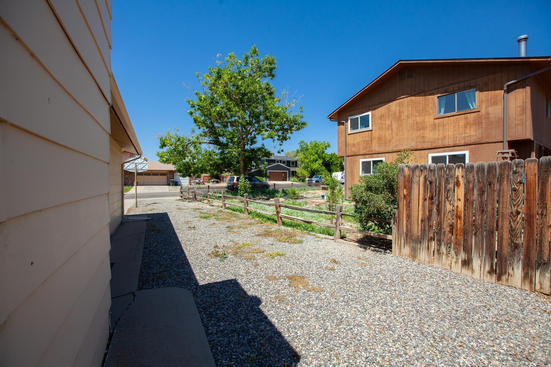 606 1/2 W Indian Creek Drive Property Photo 38