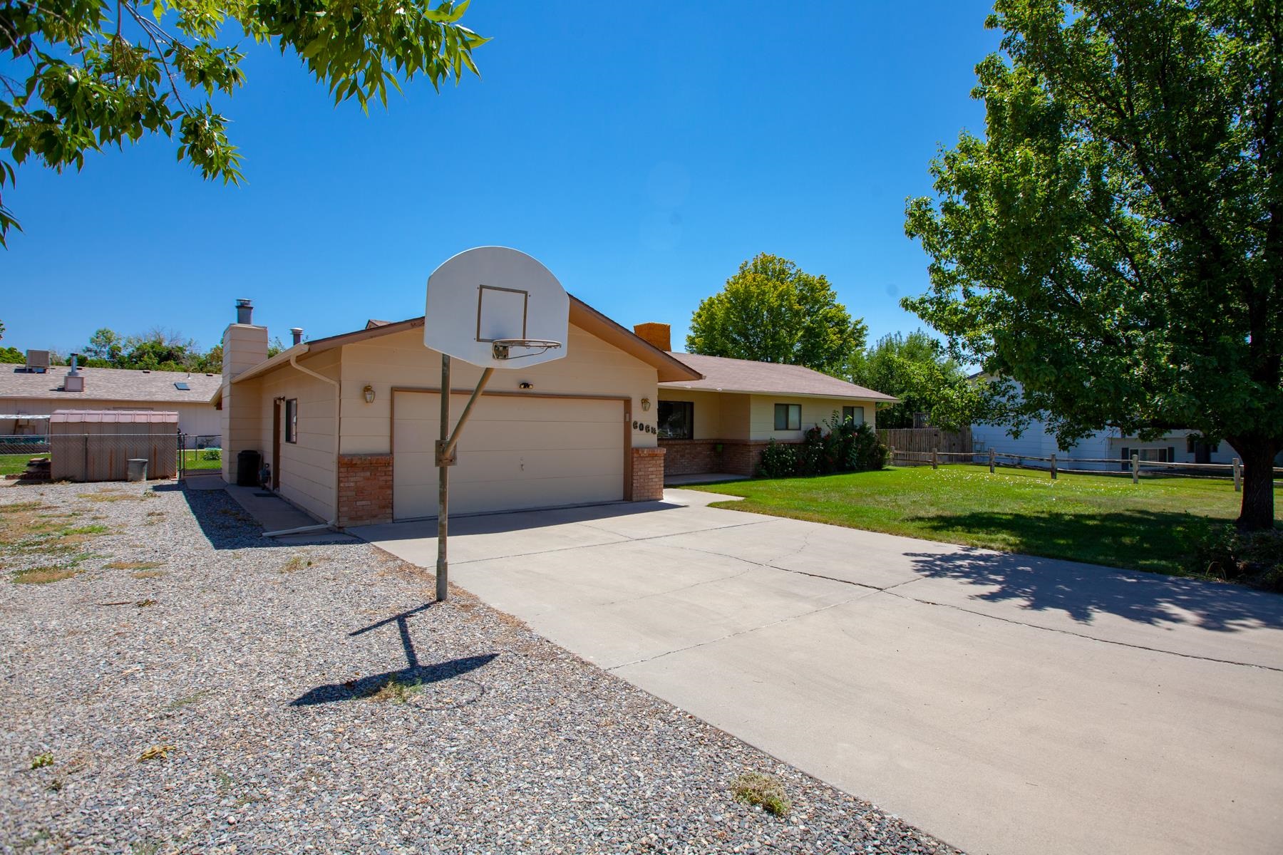 606 1/2 W Indian Creek Drive Property Photo 40