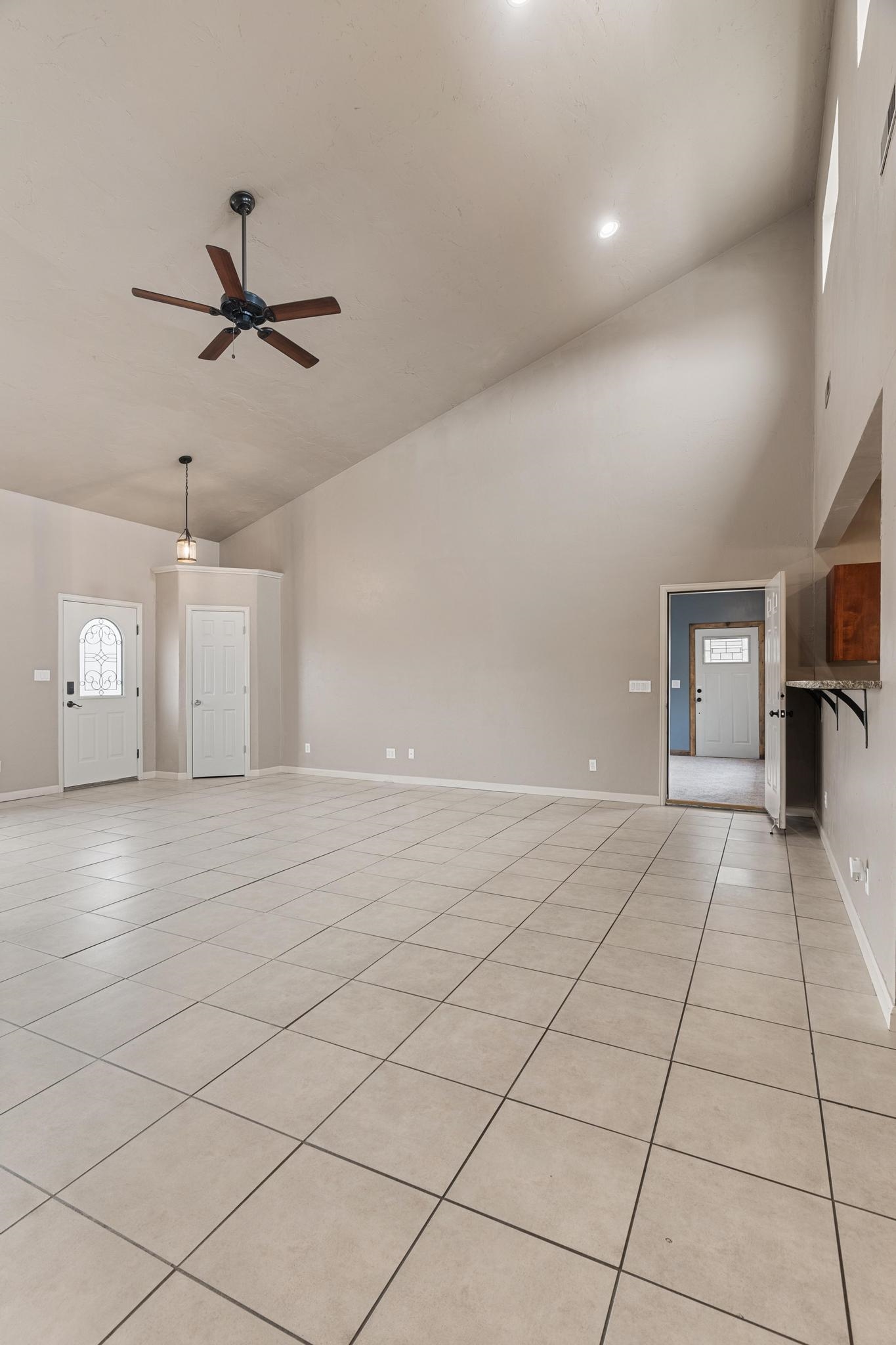2507 G 3/8 Road Property Photo 4