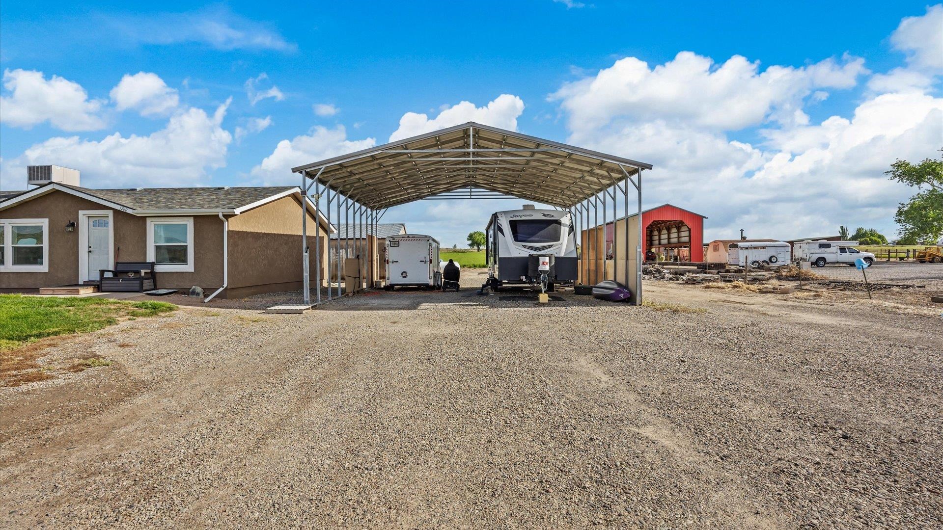 1260 N Road Property Photo 4