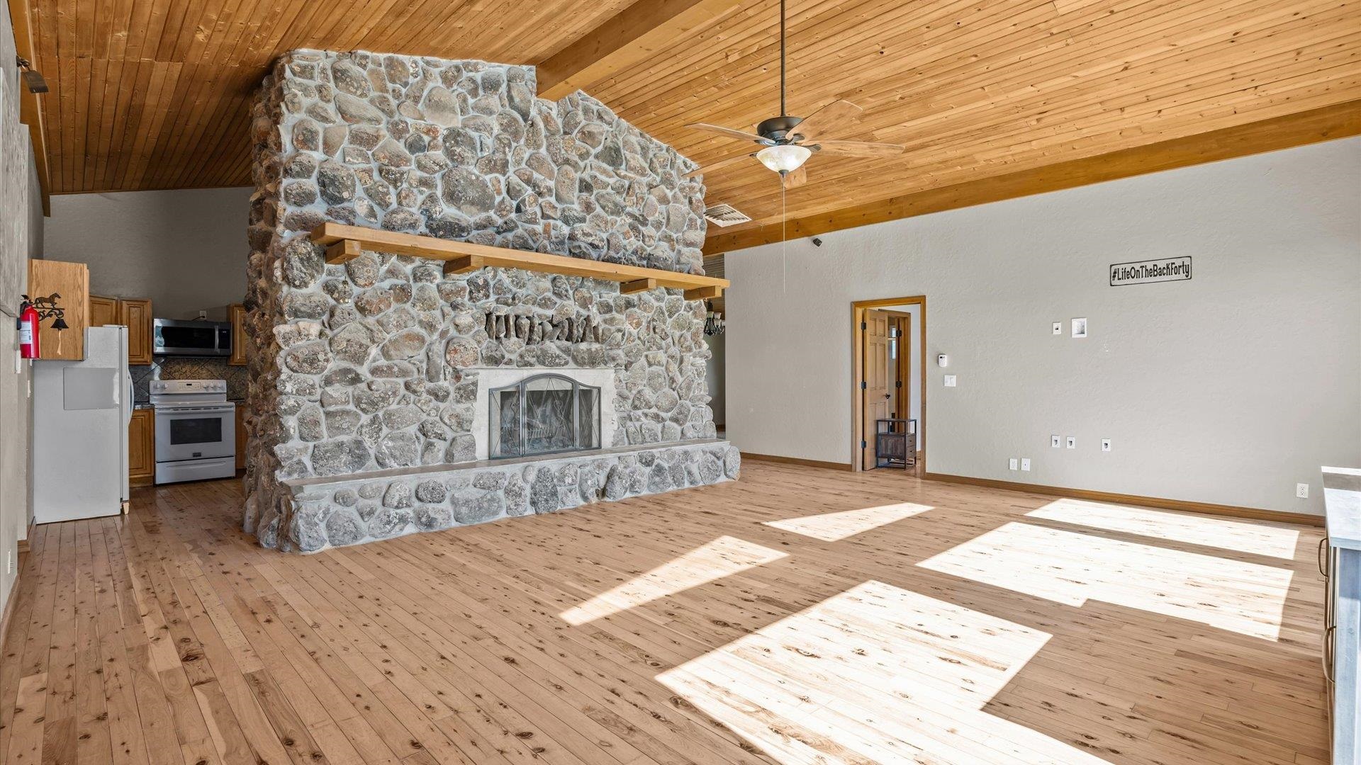 2410 Purdy Mesa Road Property Photo 9