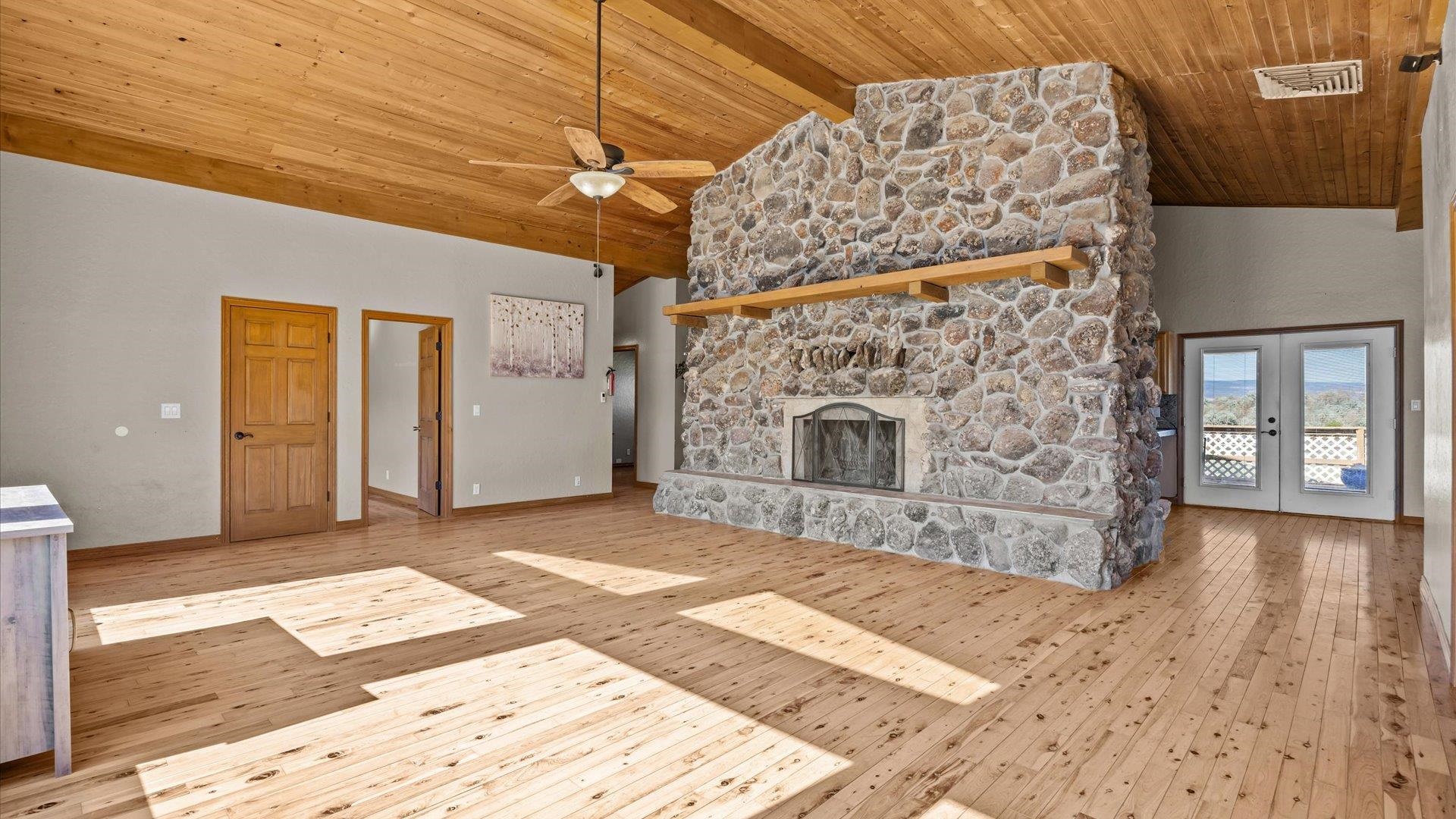 2410 Purdy Mesa Road Property Photo 12